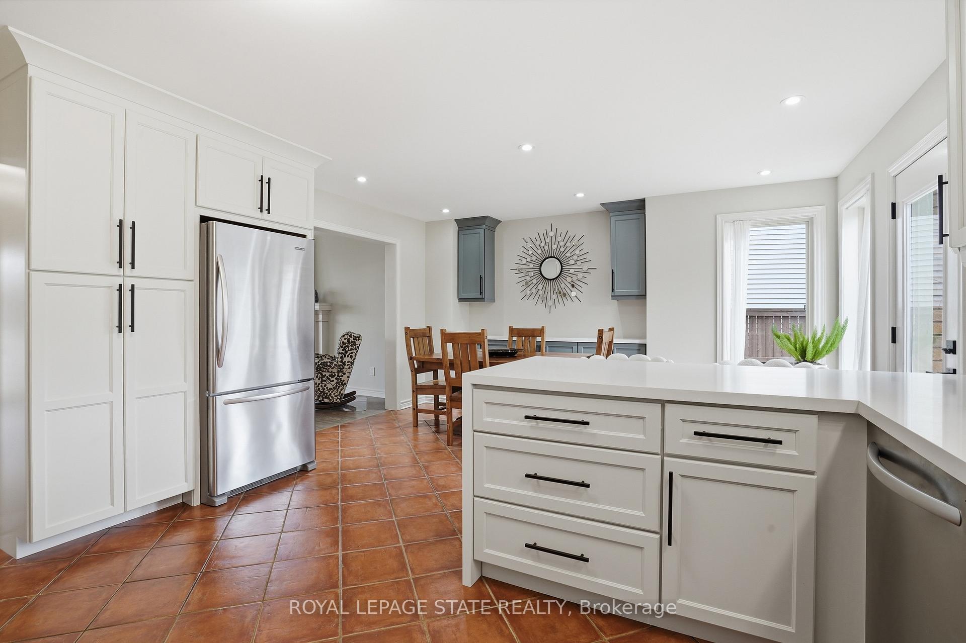 Photo 17 of 56 Mccaffery Crescent, St. Catharines, Rykert/Vansickle — HOMEH