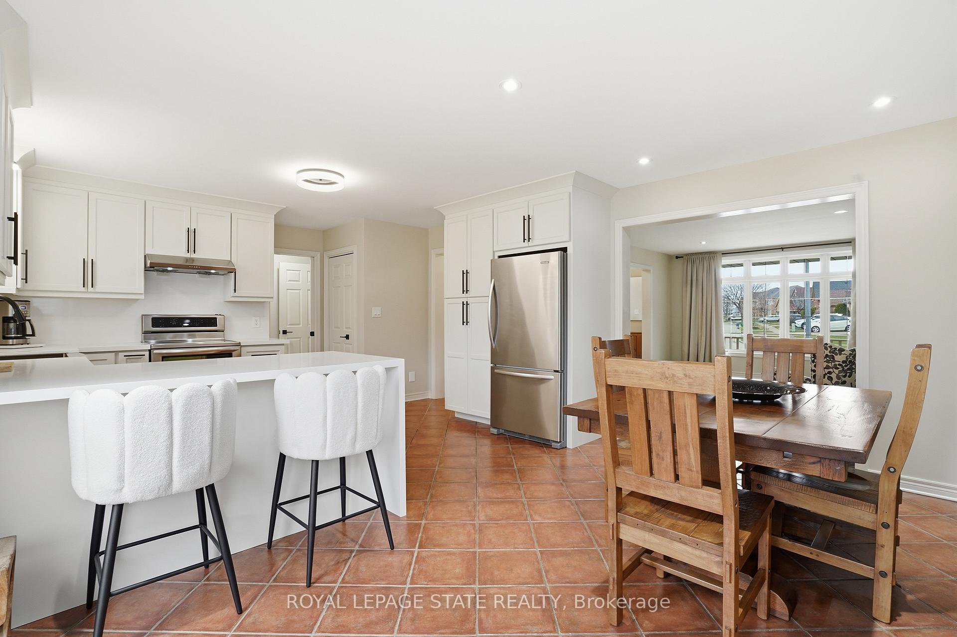 Photo 20 of 56 Mccaffery Crescent, St. Catharines, Rykert/Vansickle — HOMEH