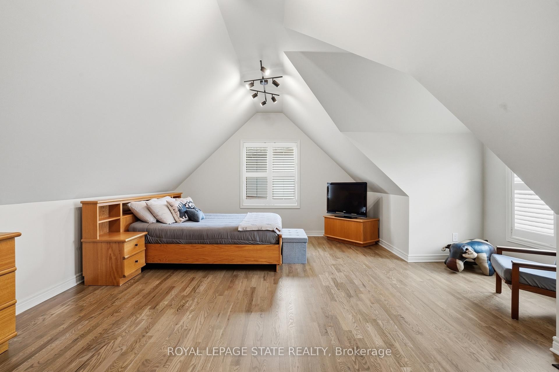 Photo 34 of 56 Mccaffery Crescent, St. Catharines, Rykert/Vansickle — HOMEH