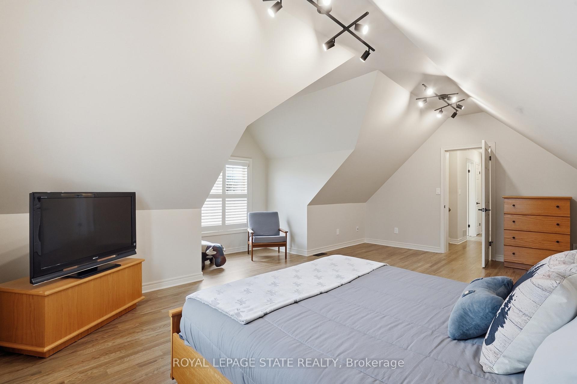 Photo 36 of 56 Mccaffery Crescent, St. Catharines, Rykert/Vansickle — HOMEH