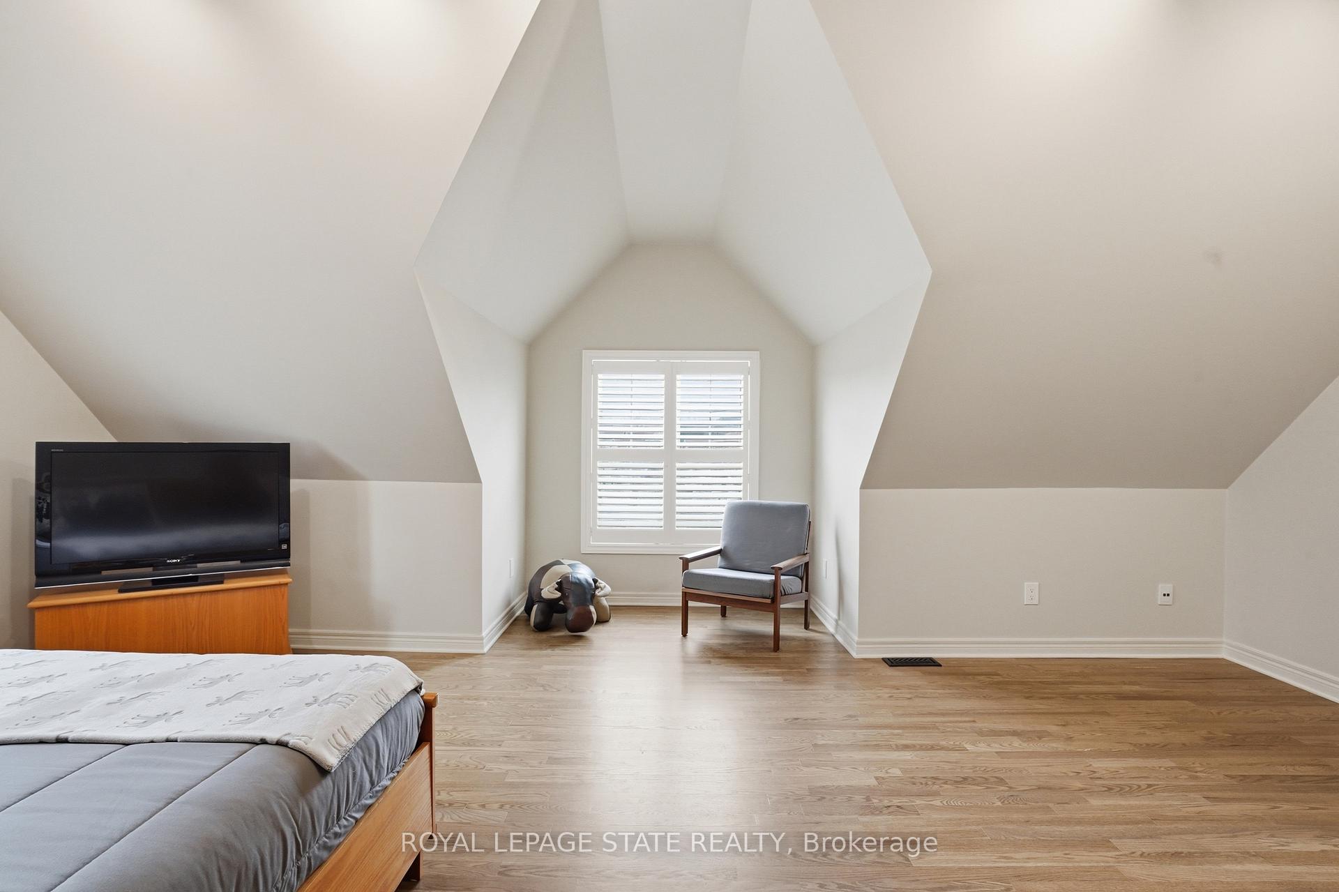 Photo 37 of 56 Mccaffery Crescent, St. Catharines, Rykert/Vansickle — HOMEH