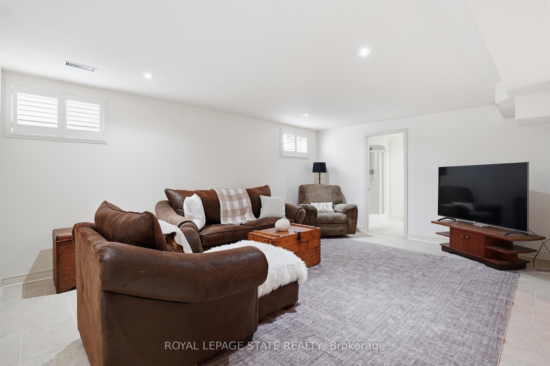 Photo 42 of 56 Mccaffery Crescent, St. Catharines, Rykert/Vansickle — HOMEH