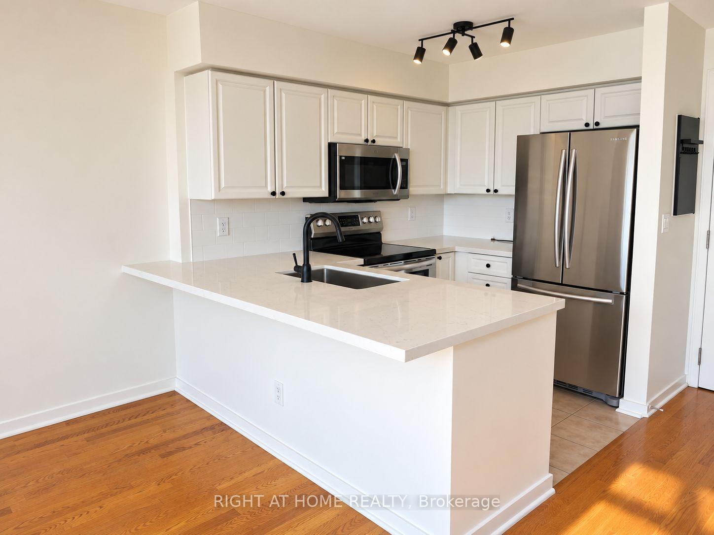Photo 4 of Unit 711, 250 Manitoba Street, Etobicoke, Mimico — HOMEH