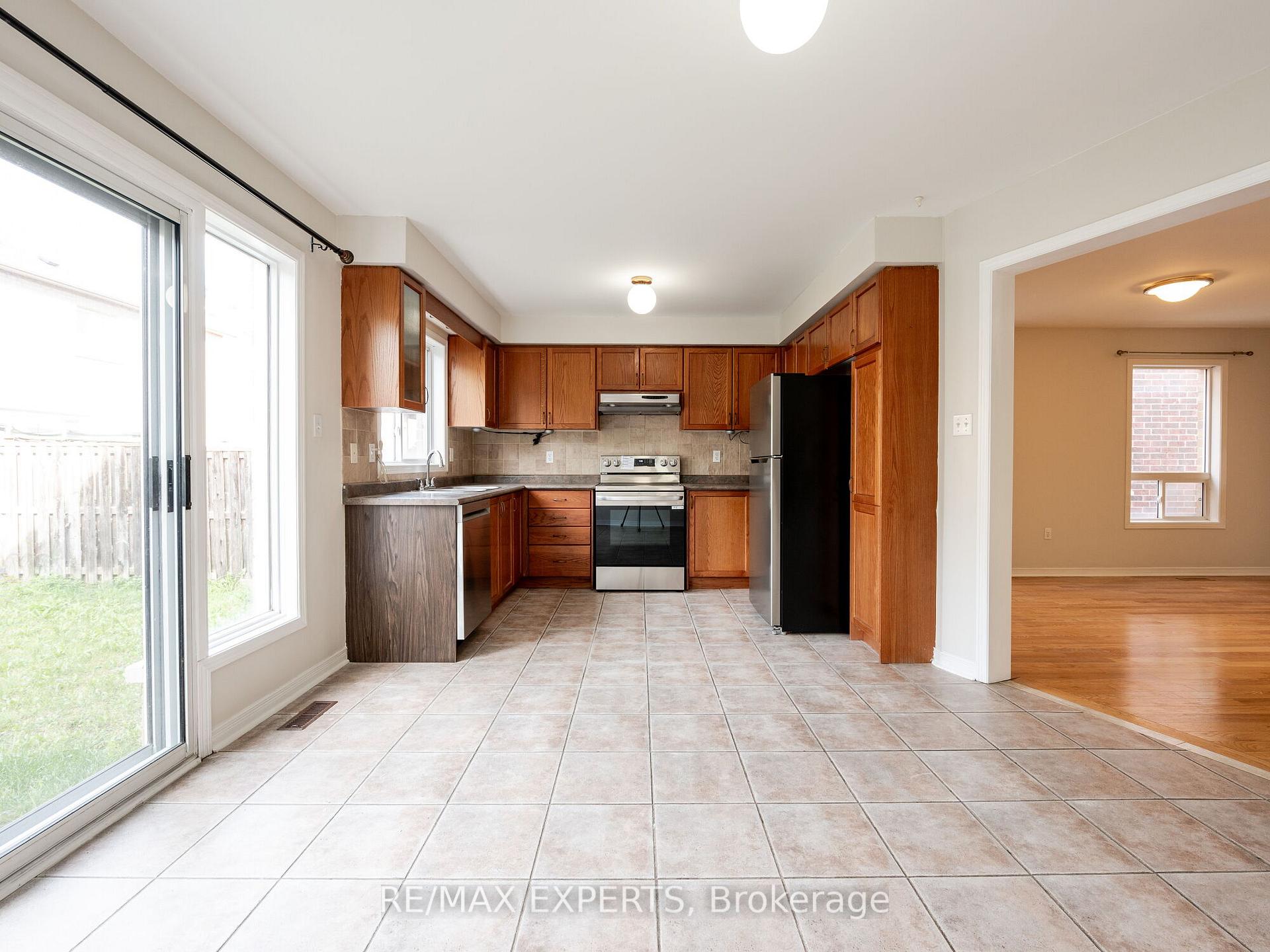 Photo 10 of 48 Dylan Street, Vaughan, Vellore Village — HOMEH