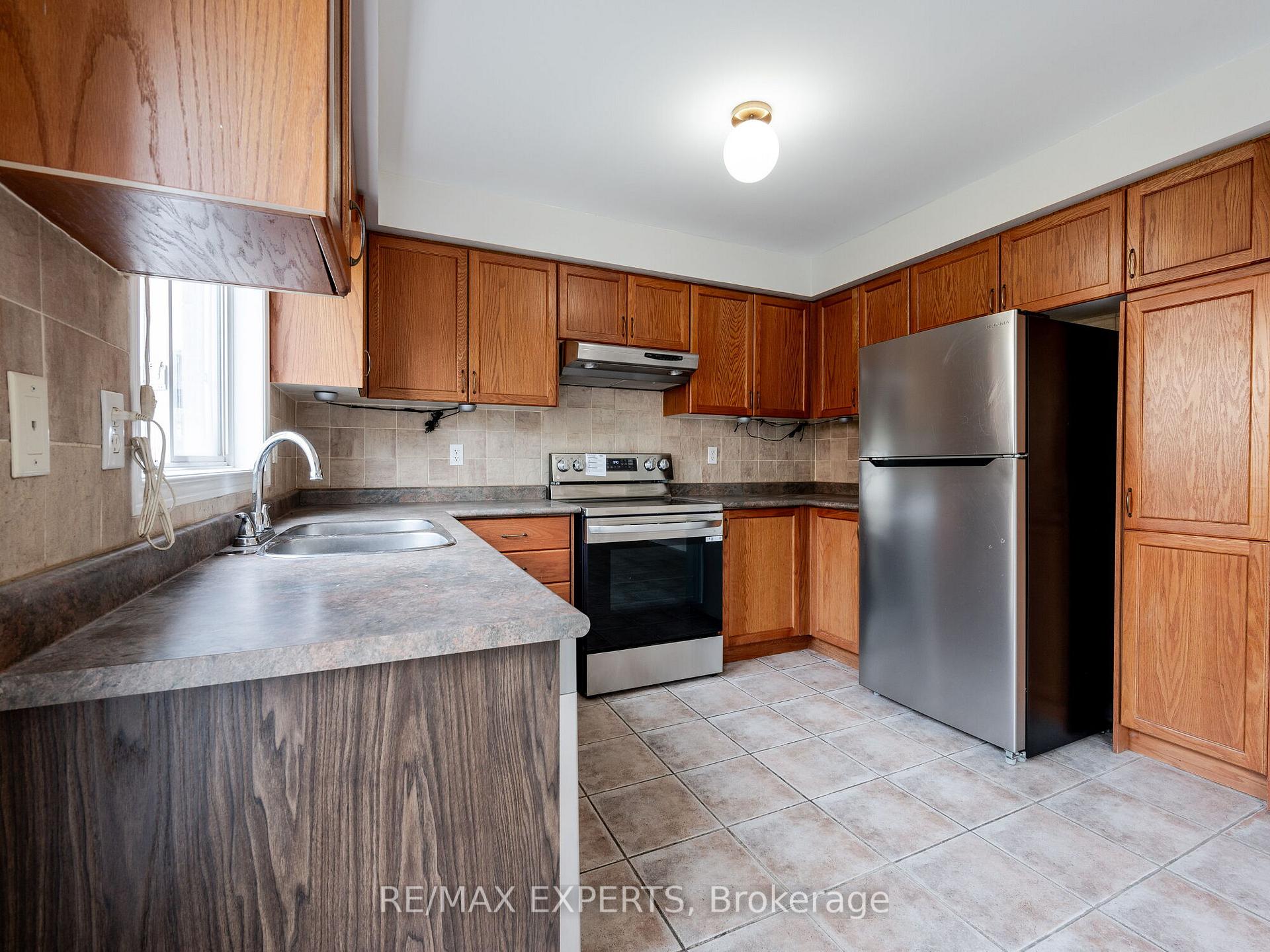 Photo 11 of 48 Dylan Street, Vaughan, Vellore Village — HOMEH