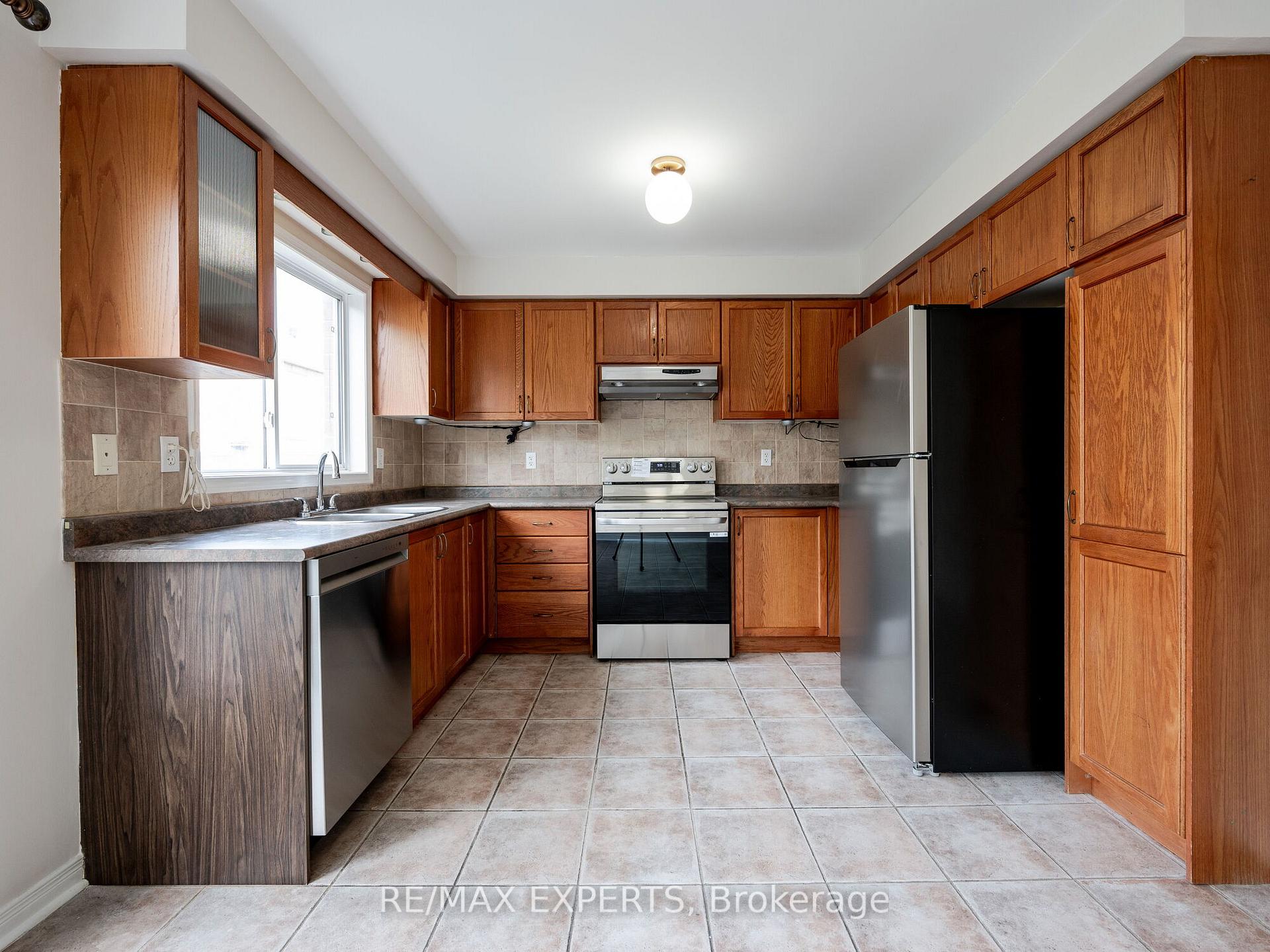Photo 12 of 48 Dylan Street, Vaughan, Vellore Village — HOMEH
