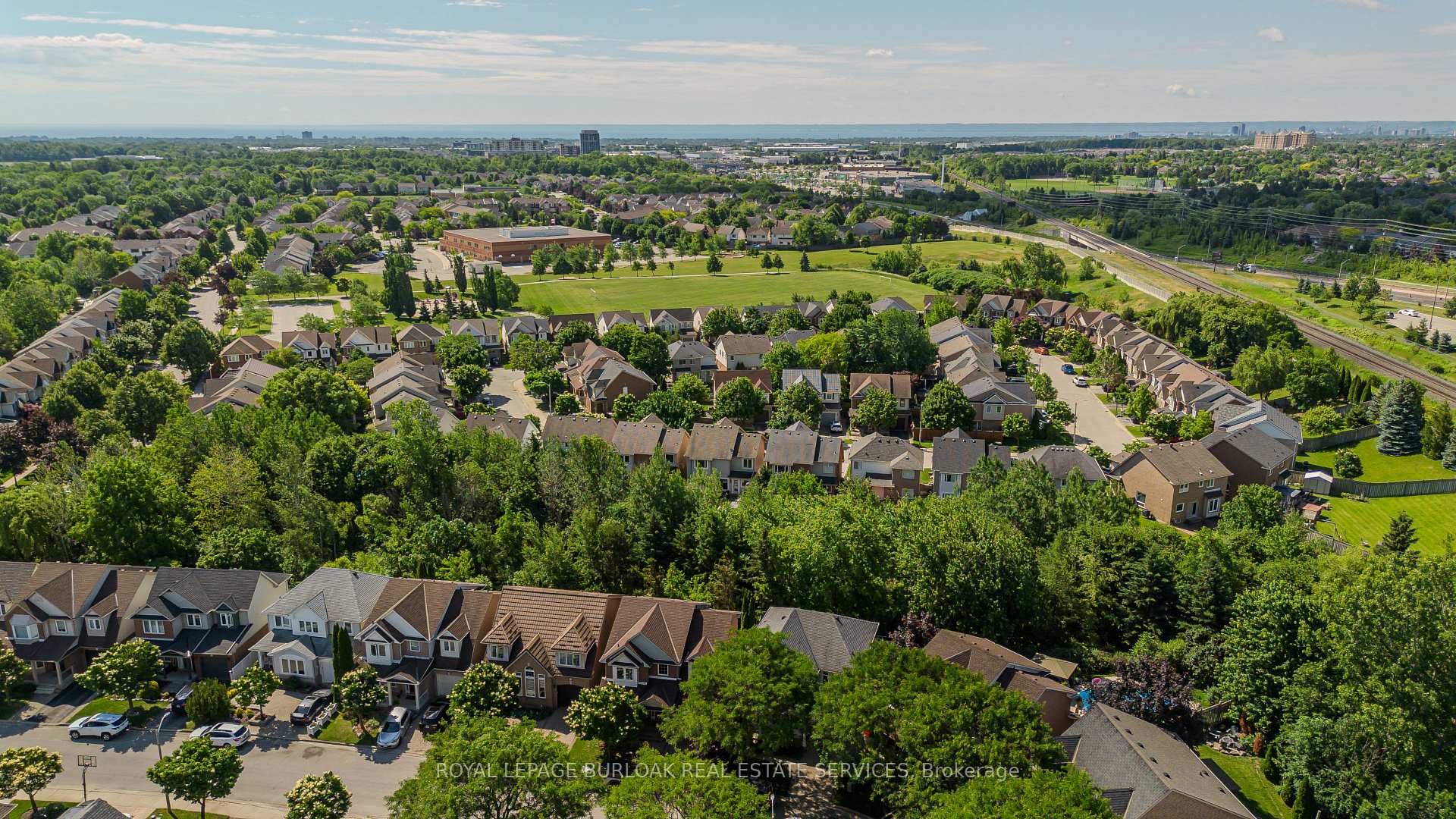 Photo 3 of 5174 Ravine Crescent, Burlington, Orchard — HOMEH