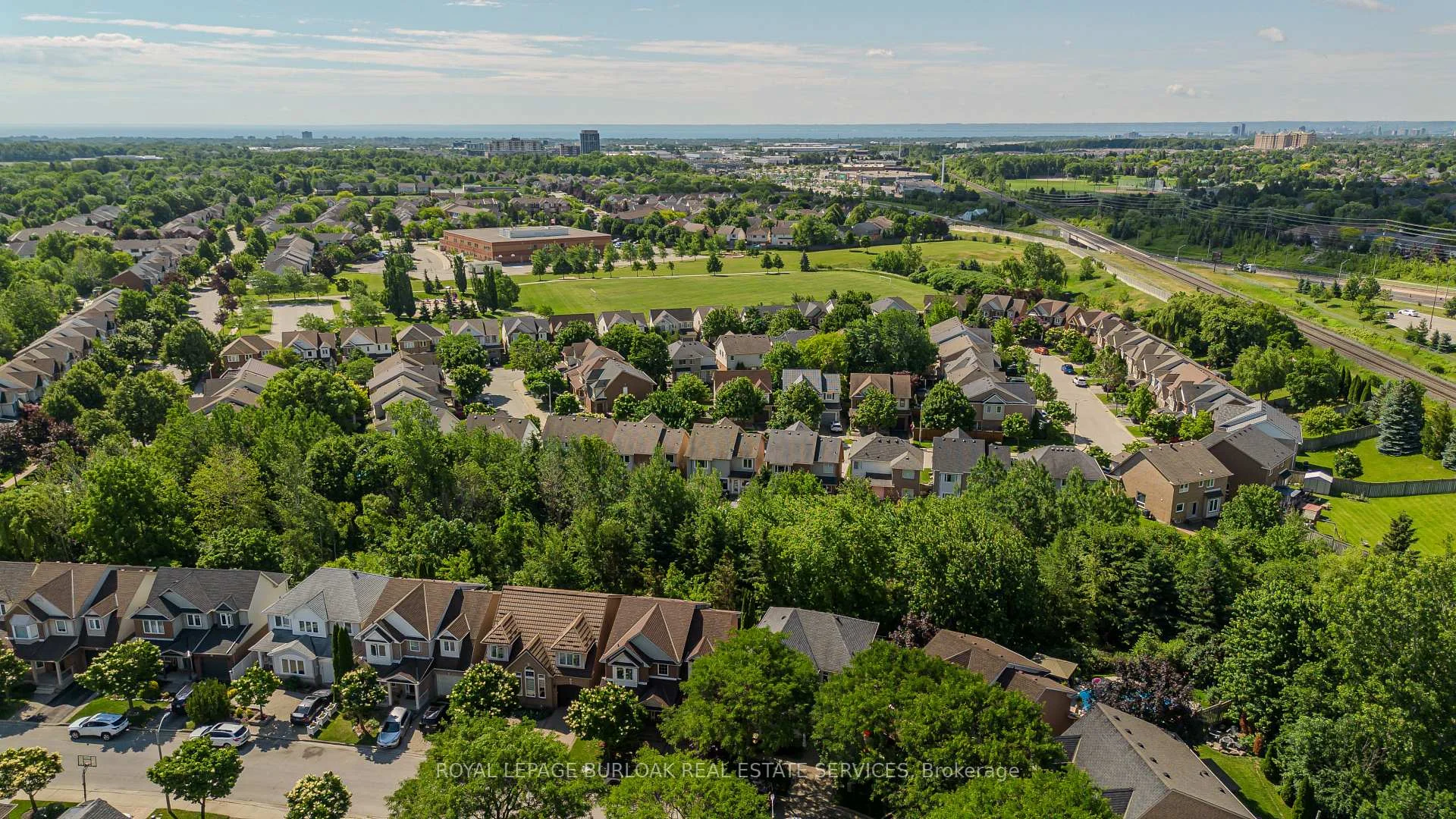 Photo 4 of 5174 Ravine Crescent, Burlington, Orchard — HOMEH