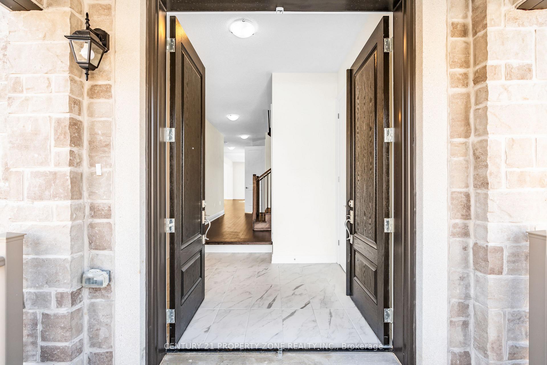 Photo 3 of 33 Gladmary Drive, Brampton, Bram West — HOMEH