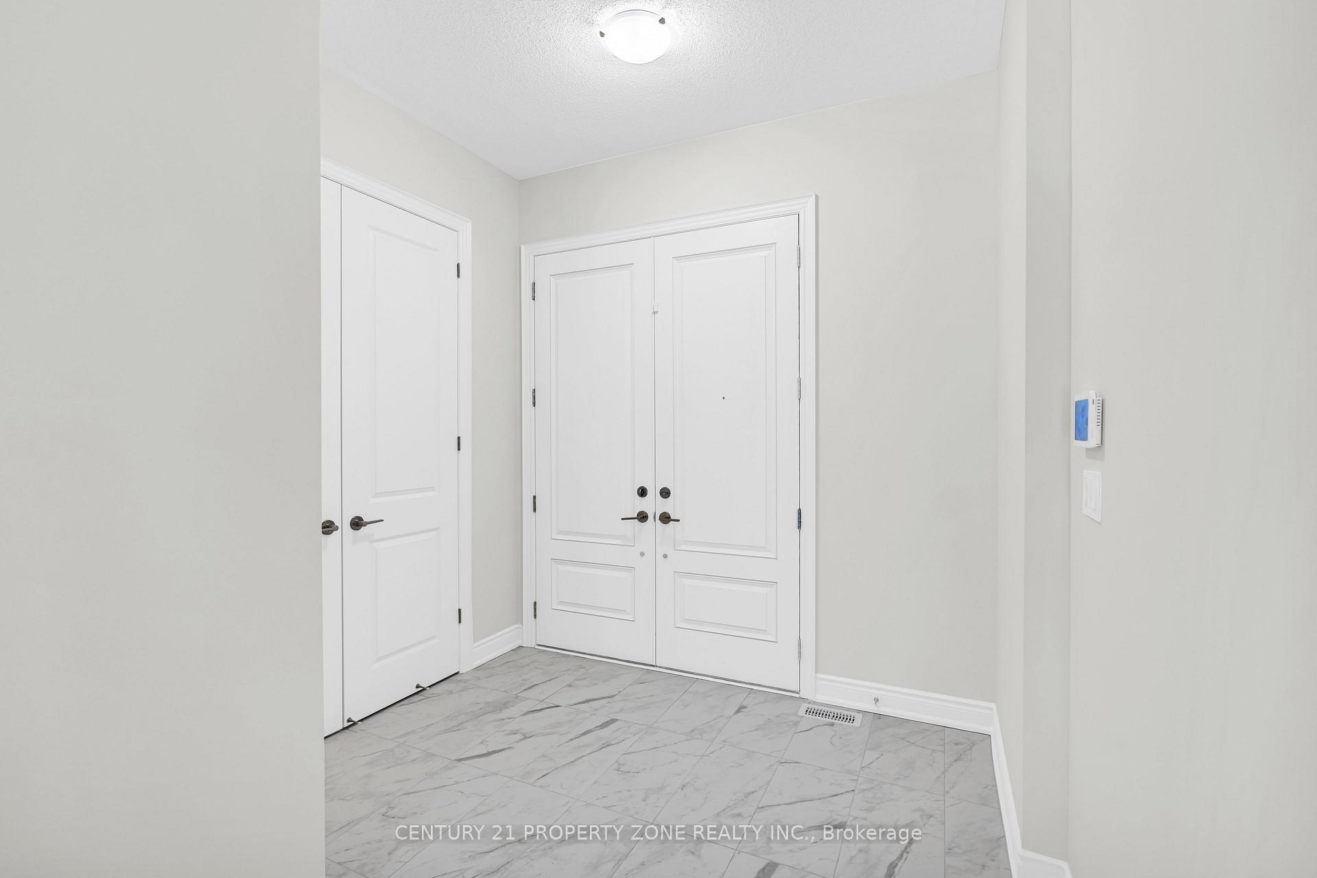 Photo 4 of 33 Gladmary Drive, Brampton, Bram West — HOMEH