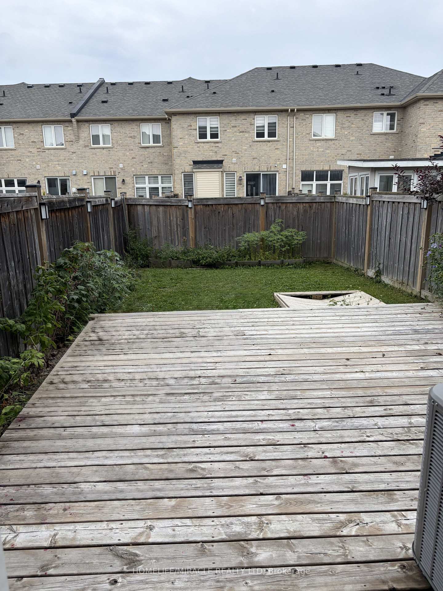 Photo 3 of 11 Stowmarket Street, Caledon, Rural Caledon — HOMEH