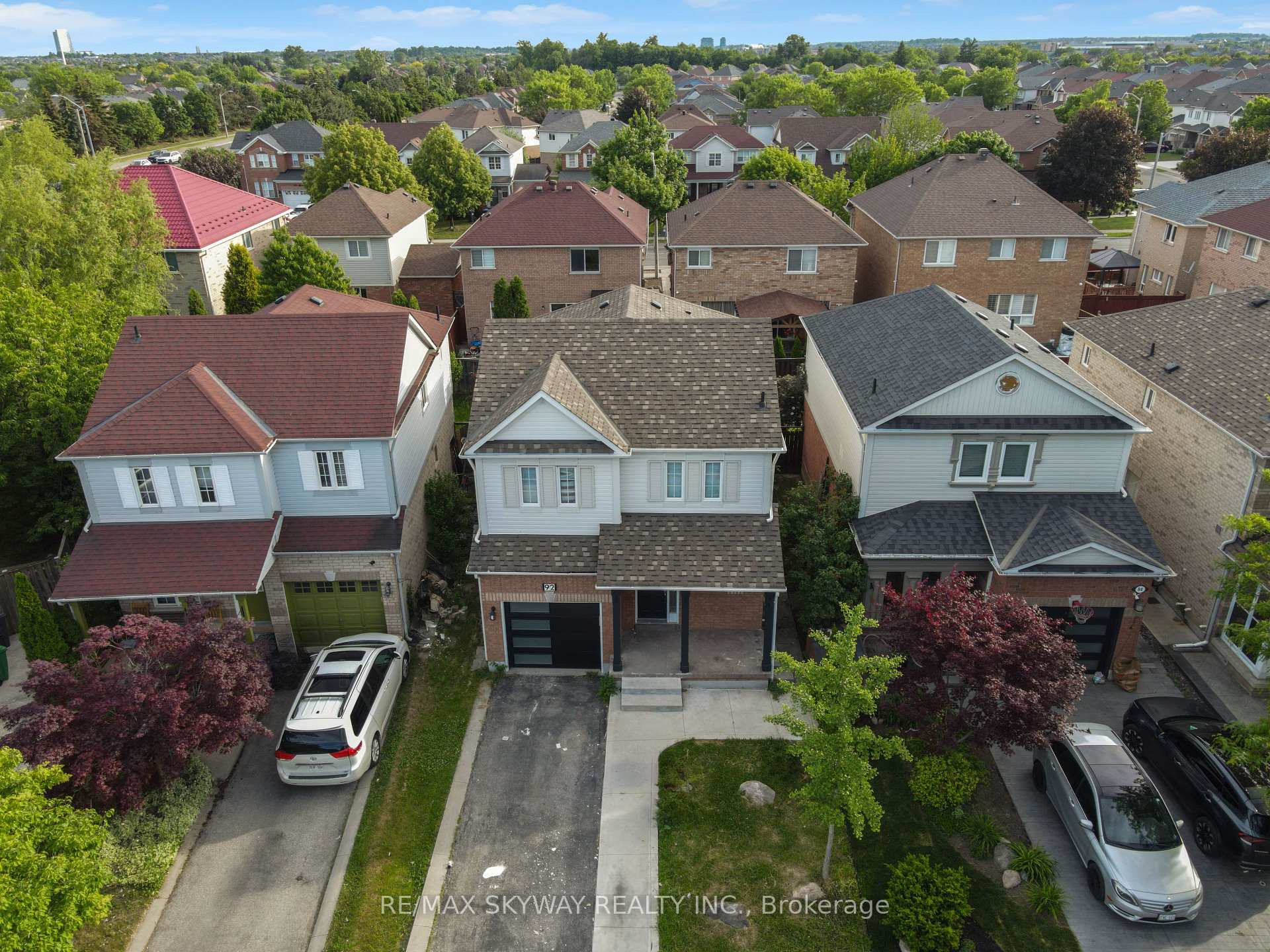 Photo 1 of 92 Charleswood Circle, Brampton, Fletcher's Meadow — HOMEH