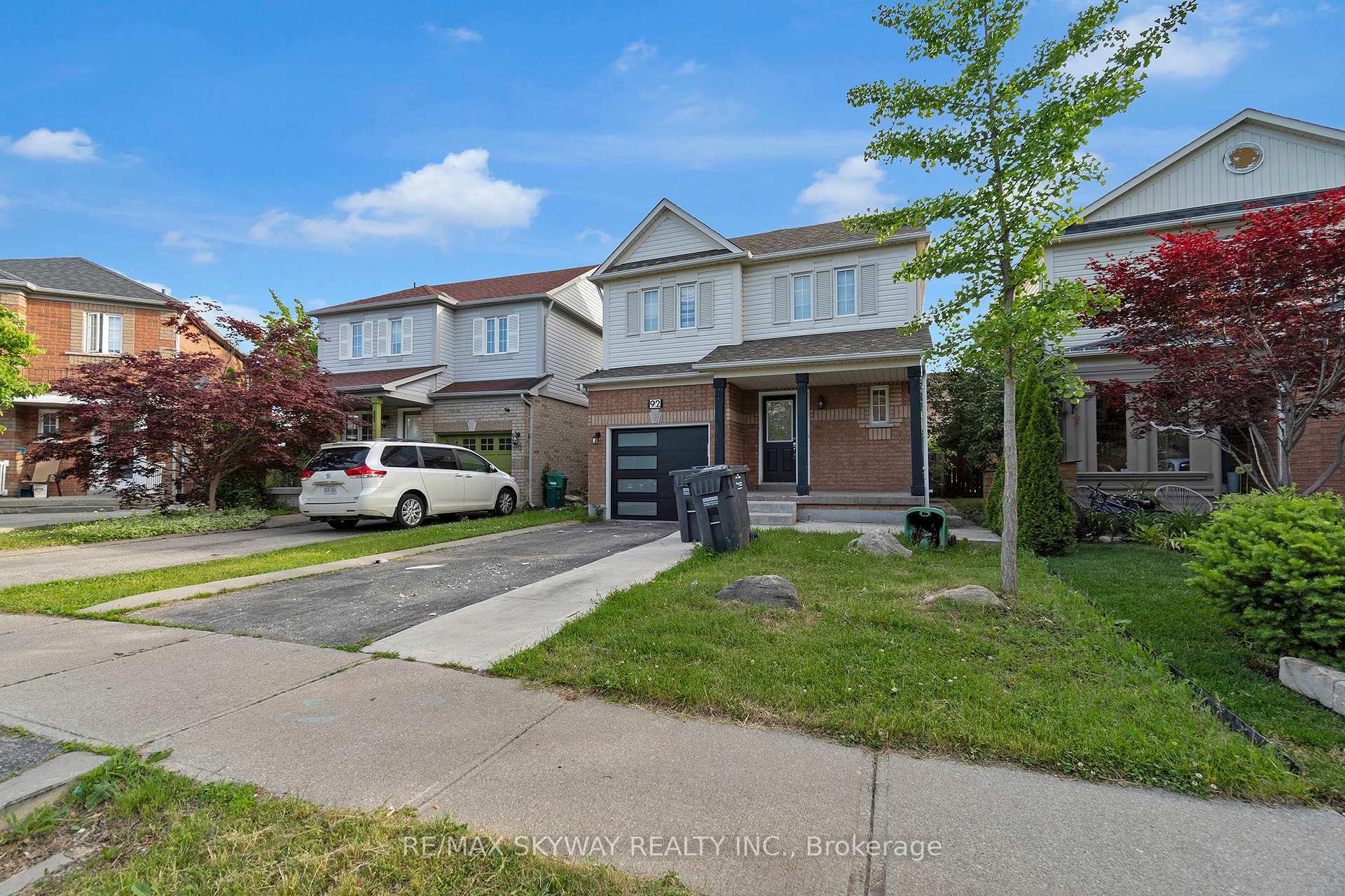 Photo 4 of 92 Charleswood Circle, Brampton, Fletcher's Meadow — HOMEH