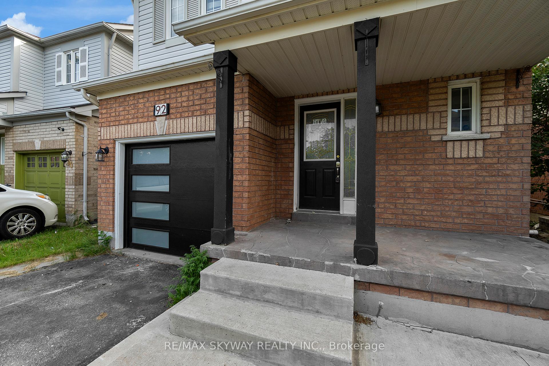 Photo 3 of 92 Charleswood Circle, Brampton, Fletcher's Meadow — HOMEH