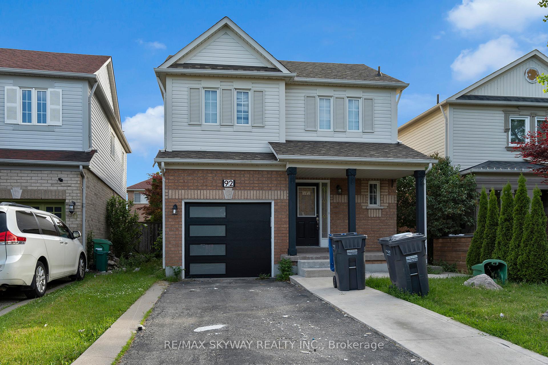 Photo 5 of 92 Charleswood Circle, Brampton, Fletcher's Meadow — HOMEH
