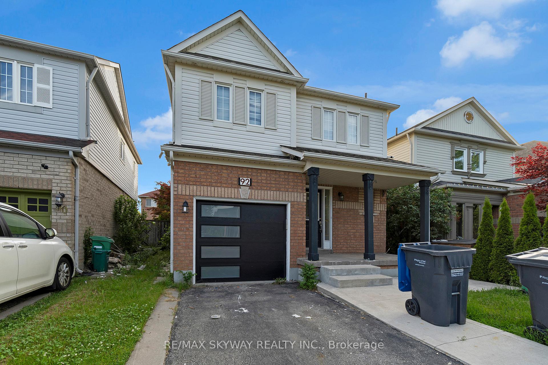 Photo 6 of 92 Charleswood Circle, Brampton, Fletcher's Meadow — HOMEH