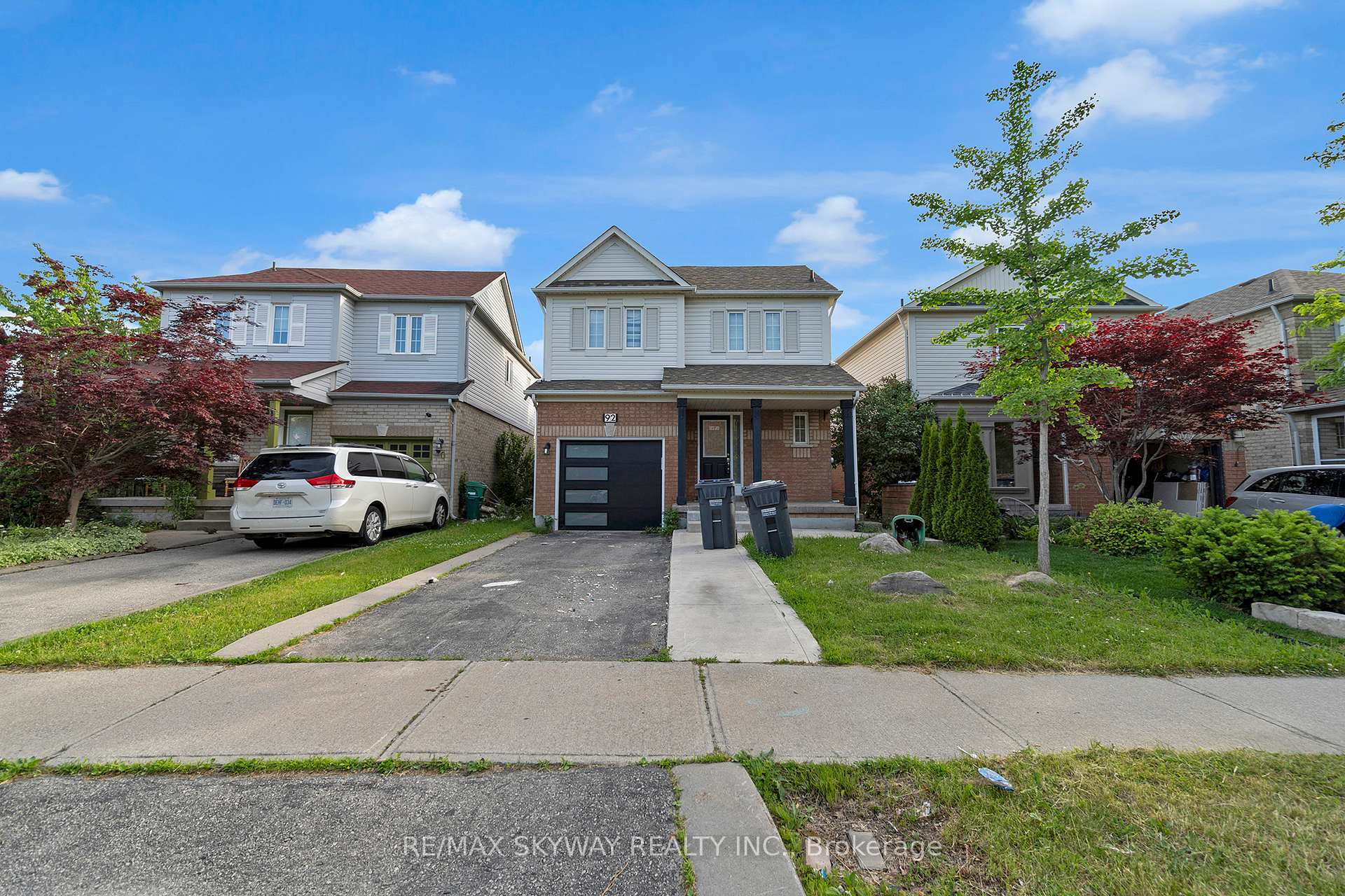Photo 7 of 92 Charleswood Circle, Brampton, Fletcher's Meadow — HOMEH