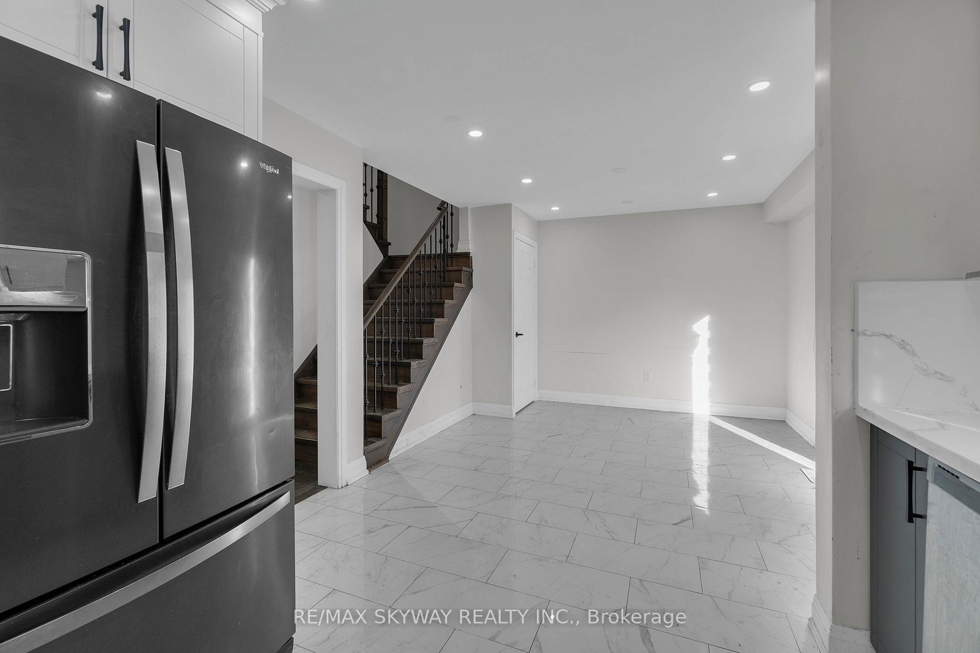 Photo 17 of 92 Charleswood Circle, Brampton, Fletcher's Meadow — HOMEH