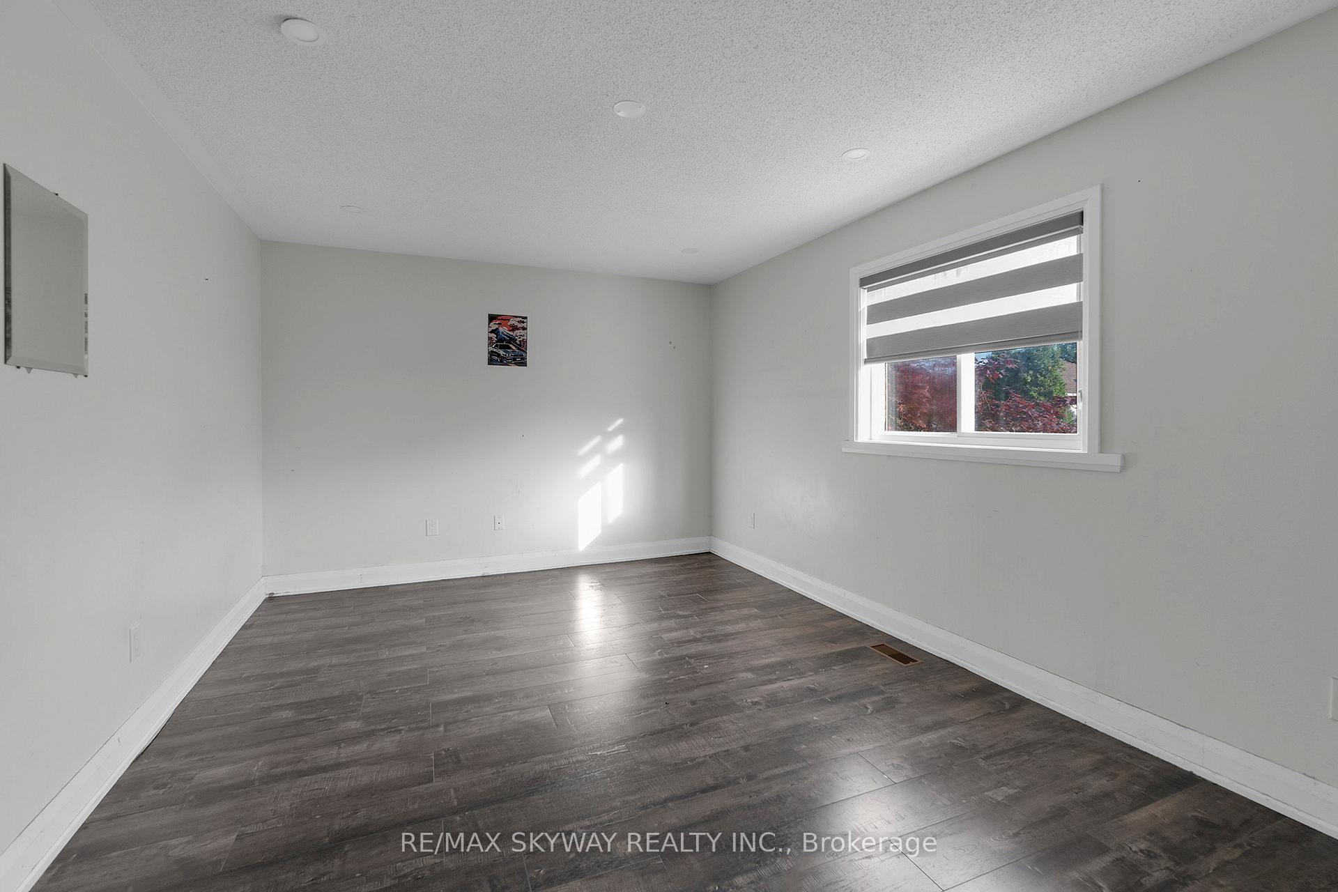 Photo 21 of 92 Charleswood Circle, Brampton, Fletcher's Meadow — HOMEH