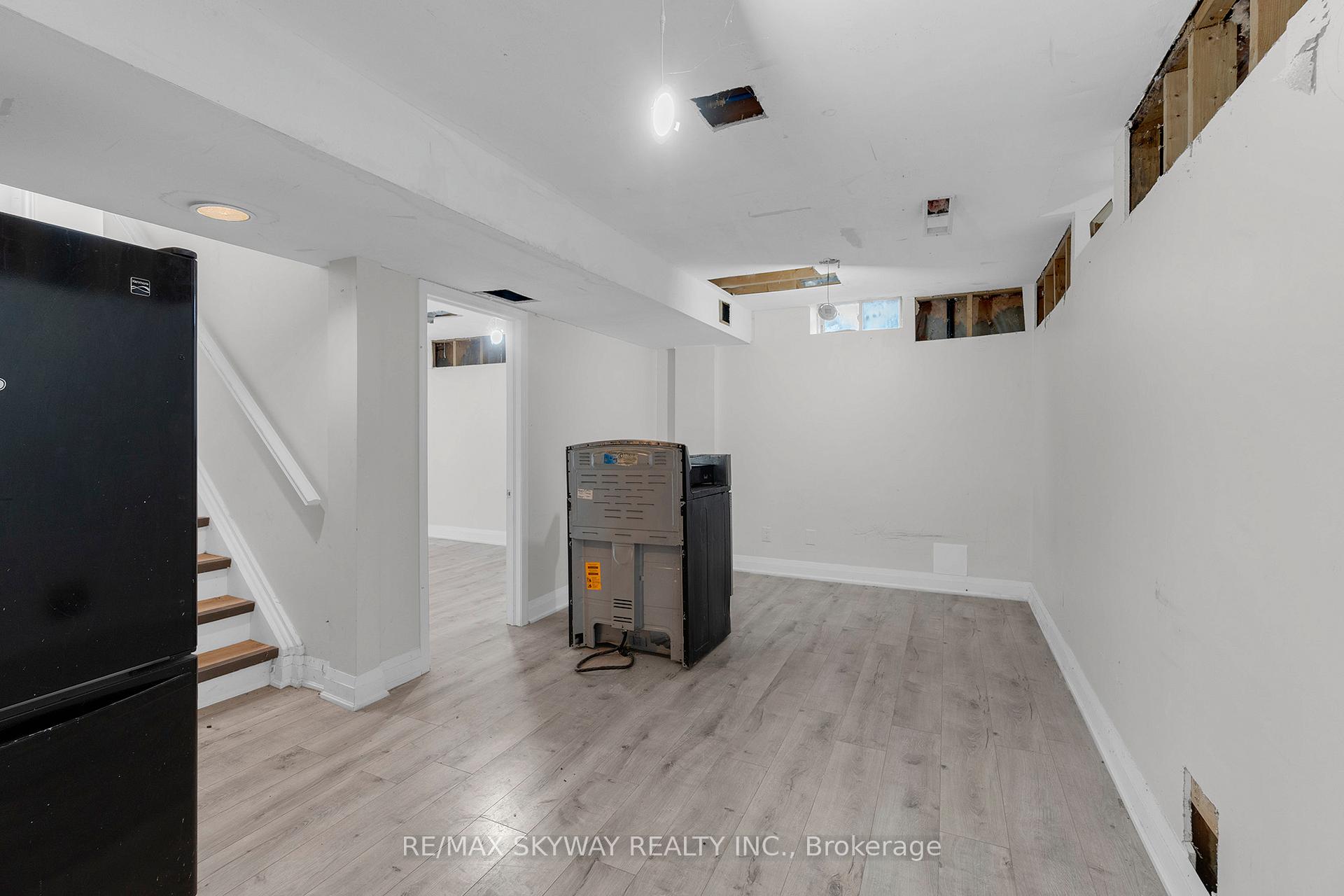 Photo 33 of 92 Charleswood Circle, Brampton, Fletcher's Meadow — HOMEH