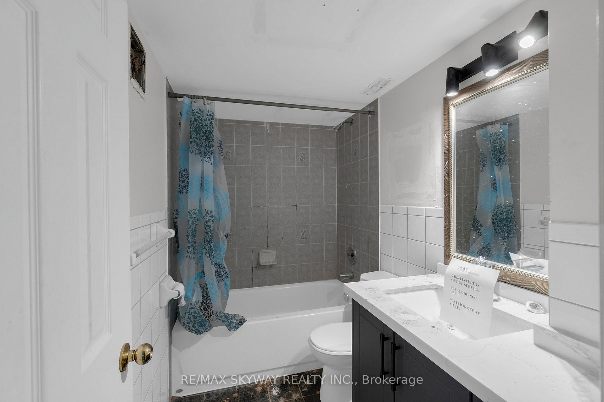 Photo 37 of 92 Charleswood Circle, Brampton, Fletcher's Meadow — HOMEH