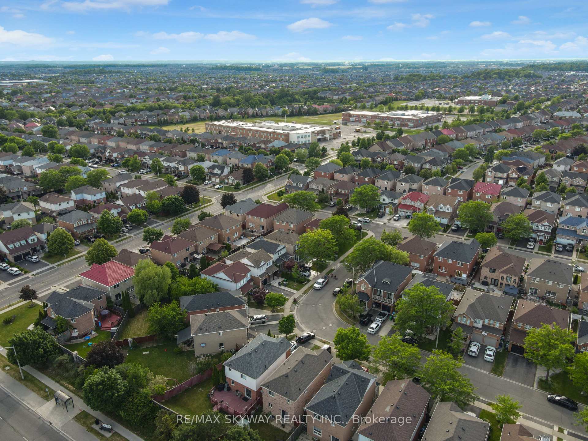 Photo 41 of 92 Charleswood Circle, Brampton, Fletcher's Meadow — HOMEH