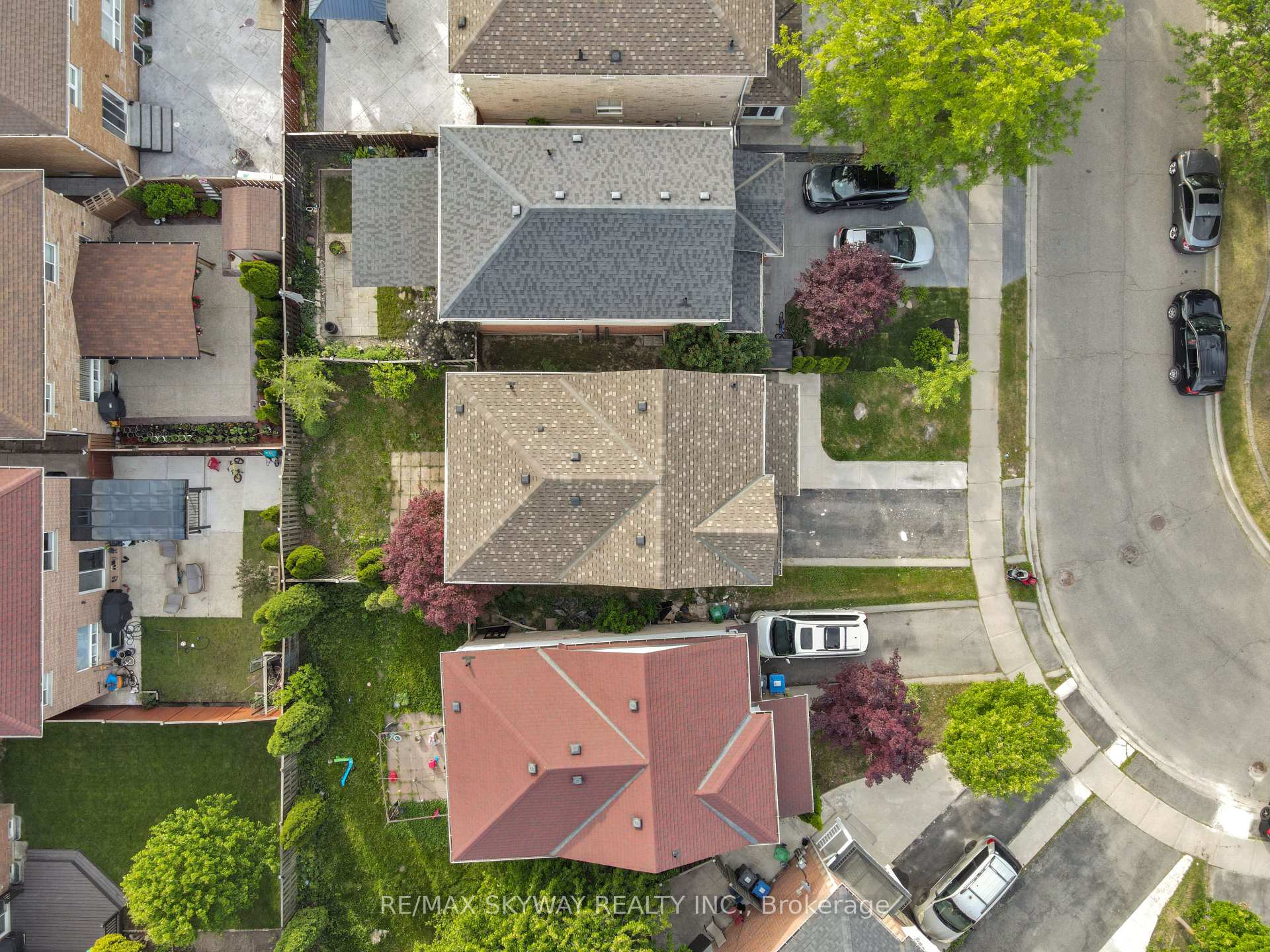 Photo 44 of 92 Charleswood Circle, Brampton, Fletcher's Meadow — HOMEH