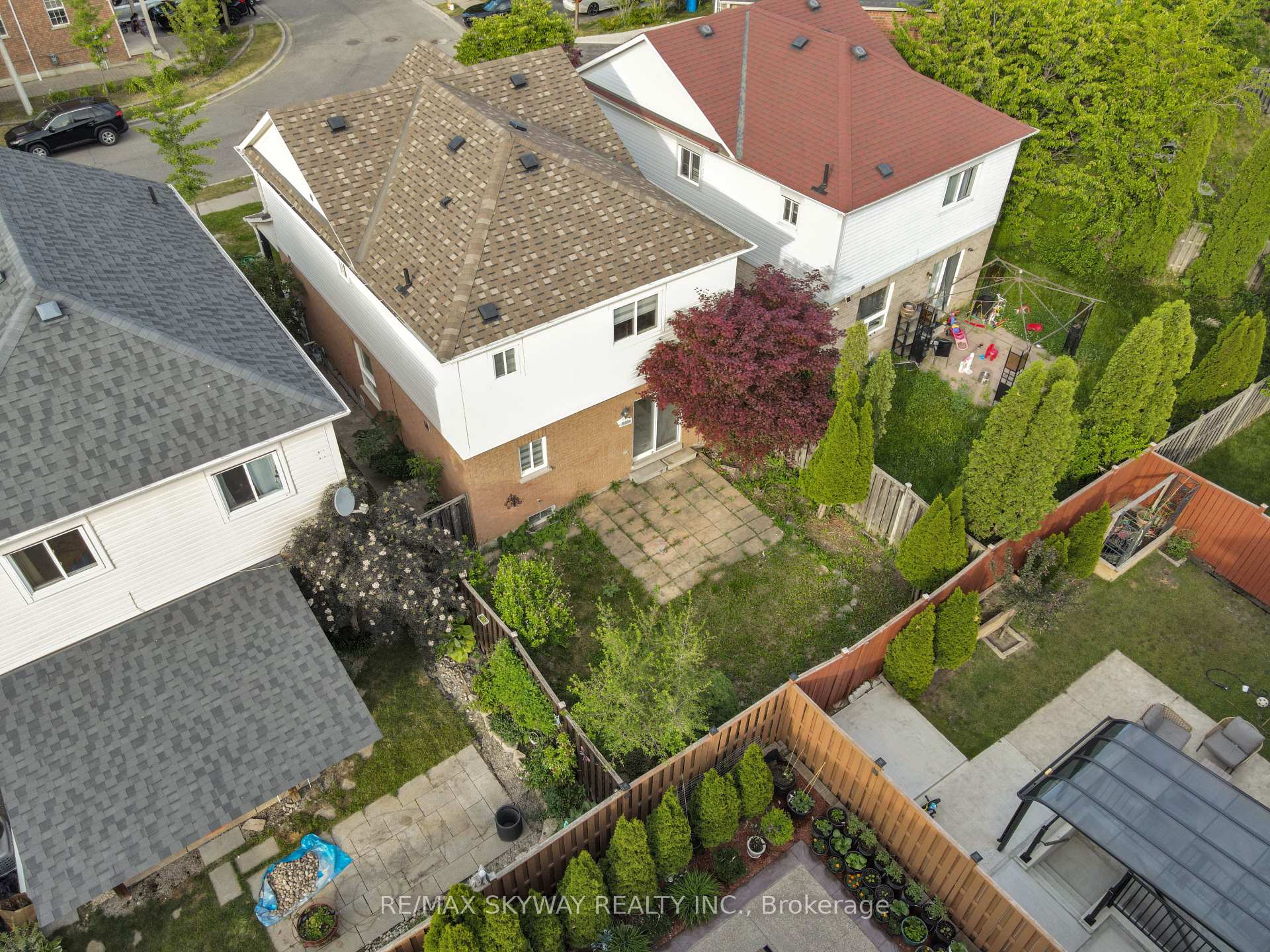Photo 45 of 92 Charleswood Circle, Brampton, Fletcher's Meadow — HOMEH