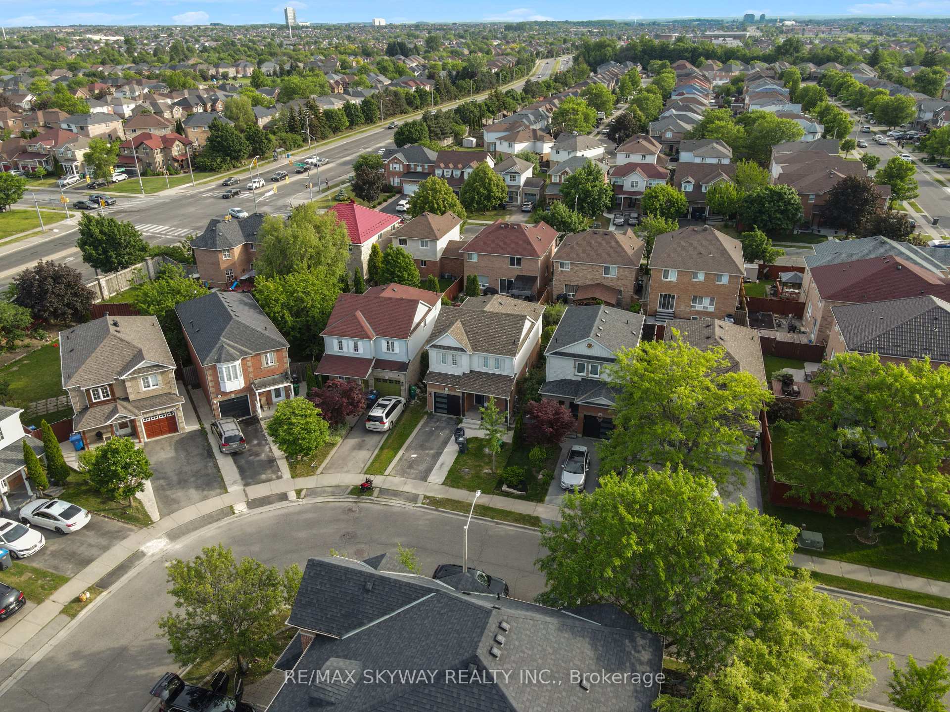 Photo 49 of 92 Charleswood Circle, Brampton, Fletcher's Meadow — HOMEH