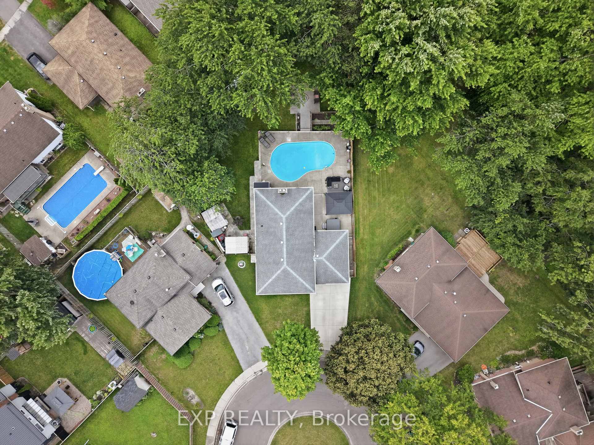 Photo 3 of 14 Apple Court, Welland, N. Welland — HOMEH