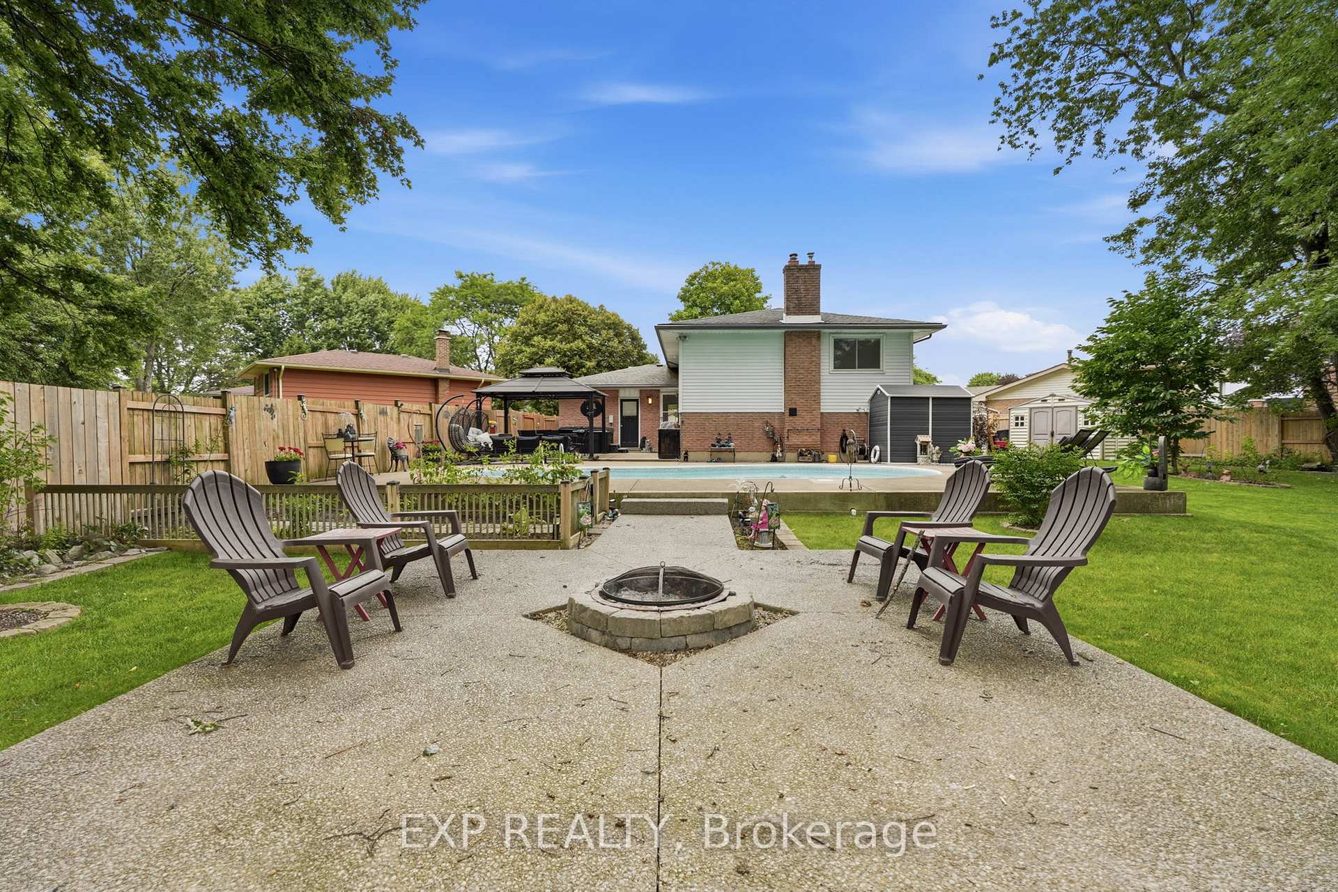 Photo 5 of 14 Apple Court, Welland, N. Welland — HOMEH