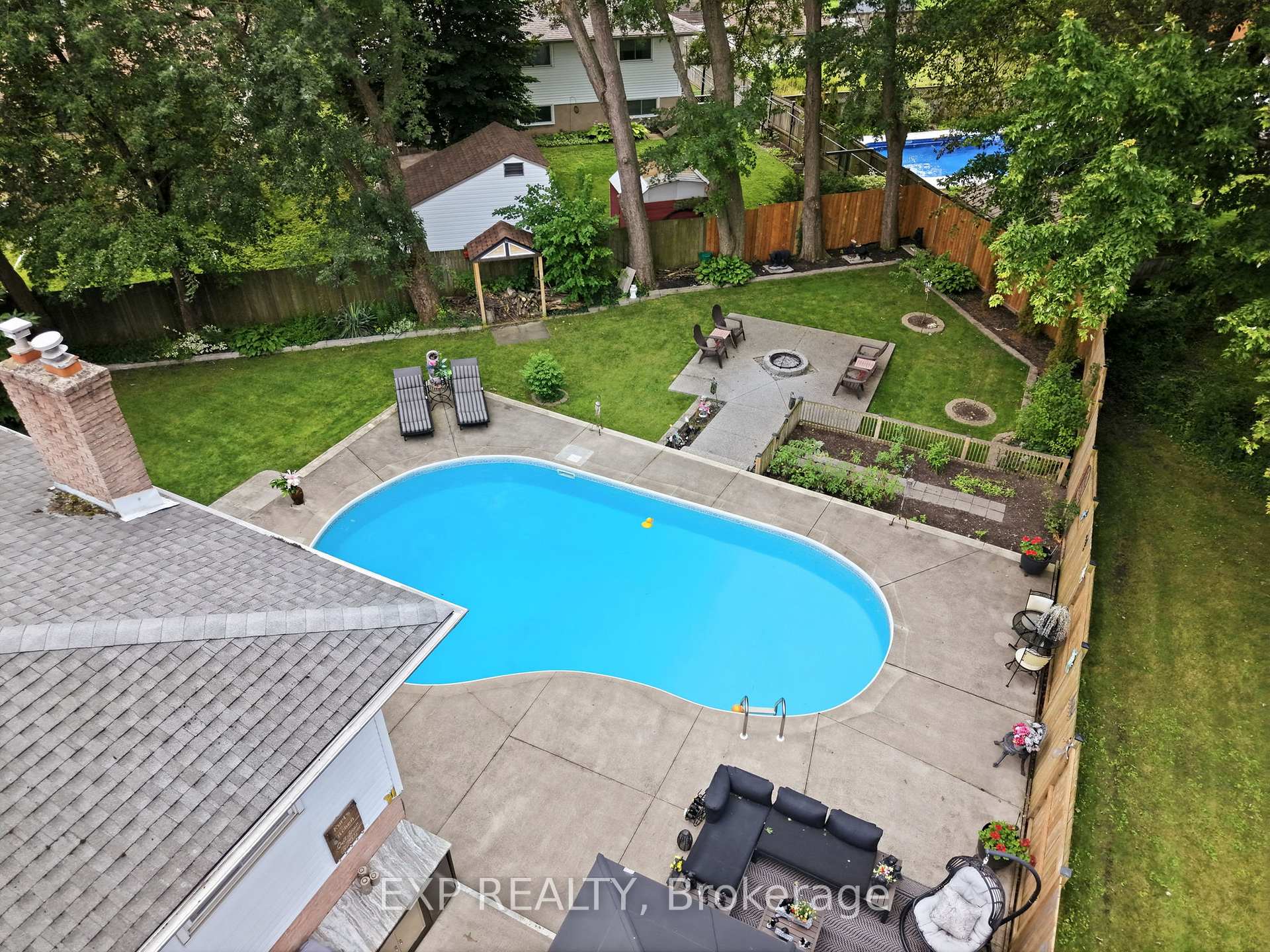 Photo 9 of 14 Apple Court, Welland, N. Welland — HOMEH