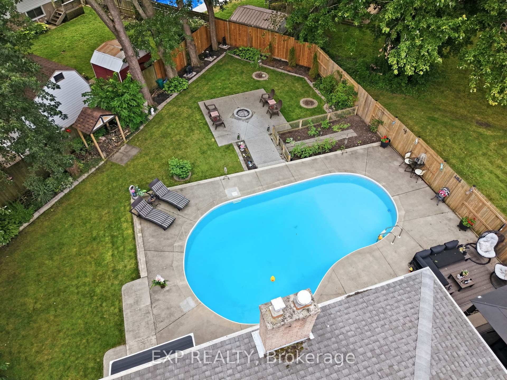 Photo 10 of 14 Apple Court, Welland, N. Welland — HOMEH