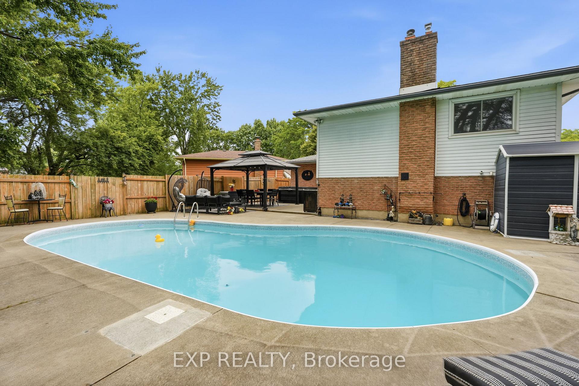 Photo 11 of 14 Apple Court, Welland, N. Welland — HOMEH