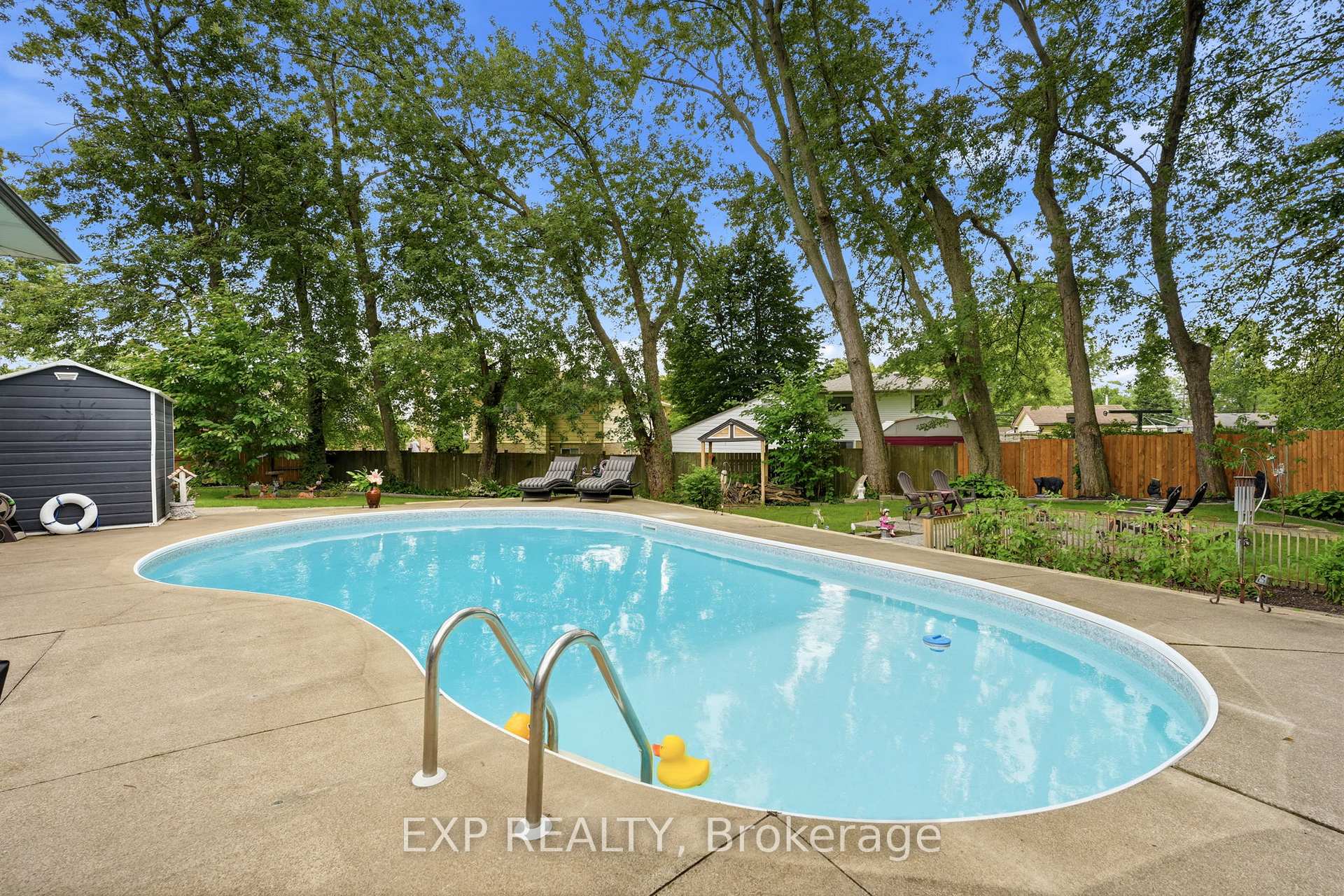 Photo 13 of 14 Apple Court, Welland, N. Welland — HOMEH