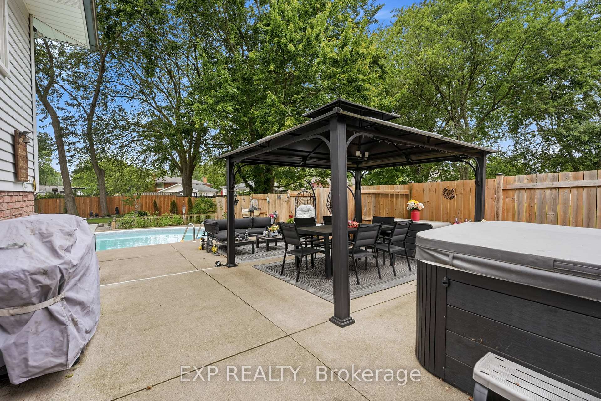 Photo 14 of 14 Apple Court, Welland, N. Welland — HOMEH