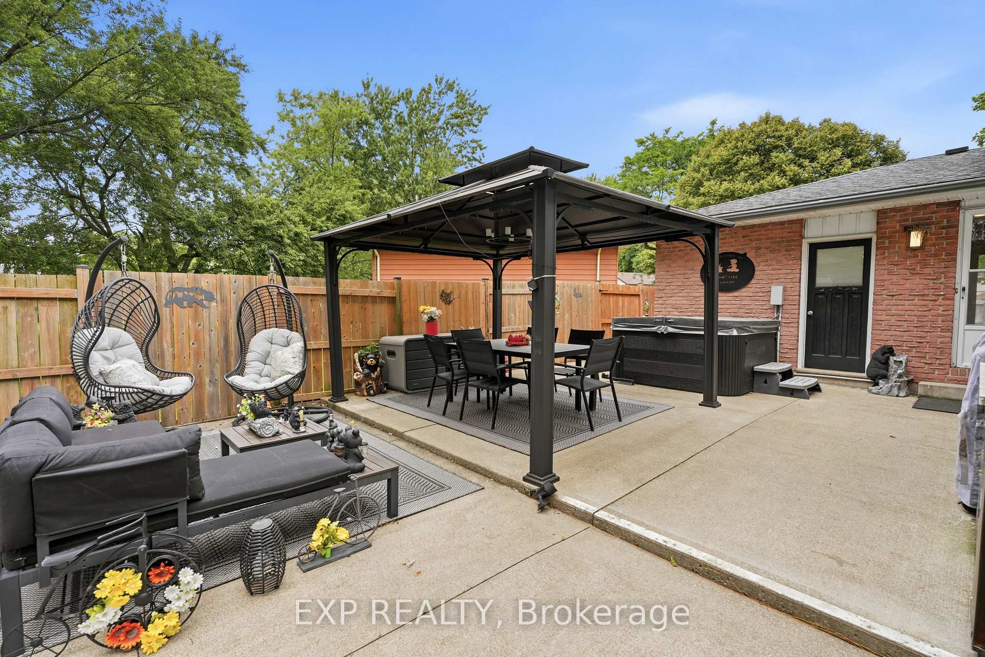 Photo 15 of 14 Apple Court, Welland, N. Welland — HOMEH