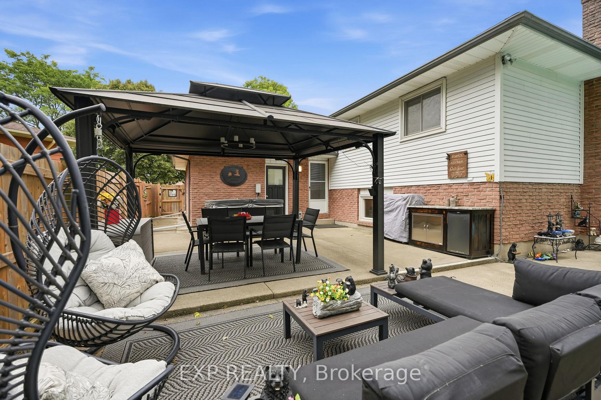 Photo 16 of 14 Apple Court, Welland, N. Welland — HOMEH