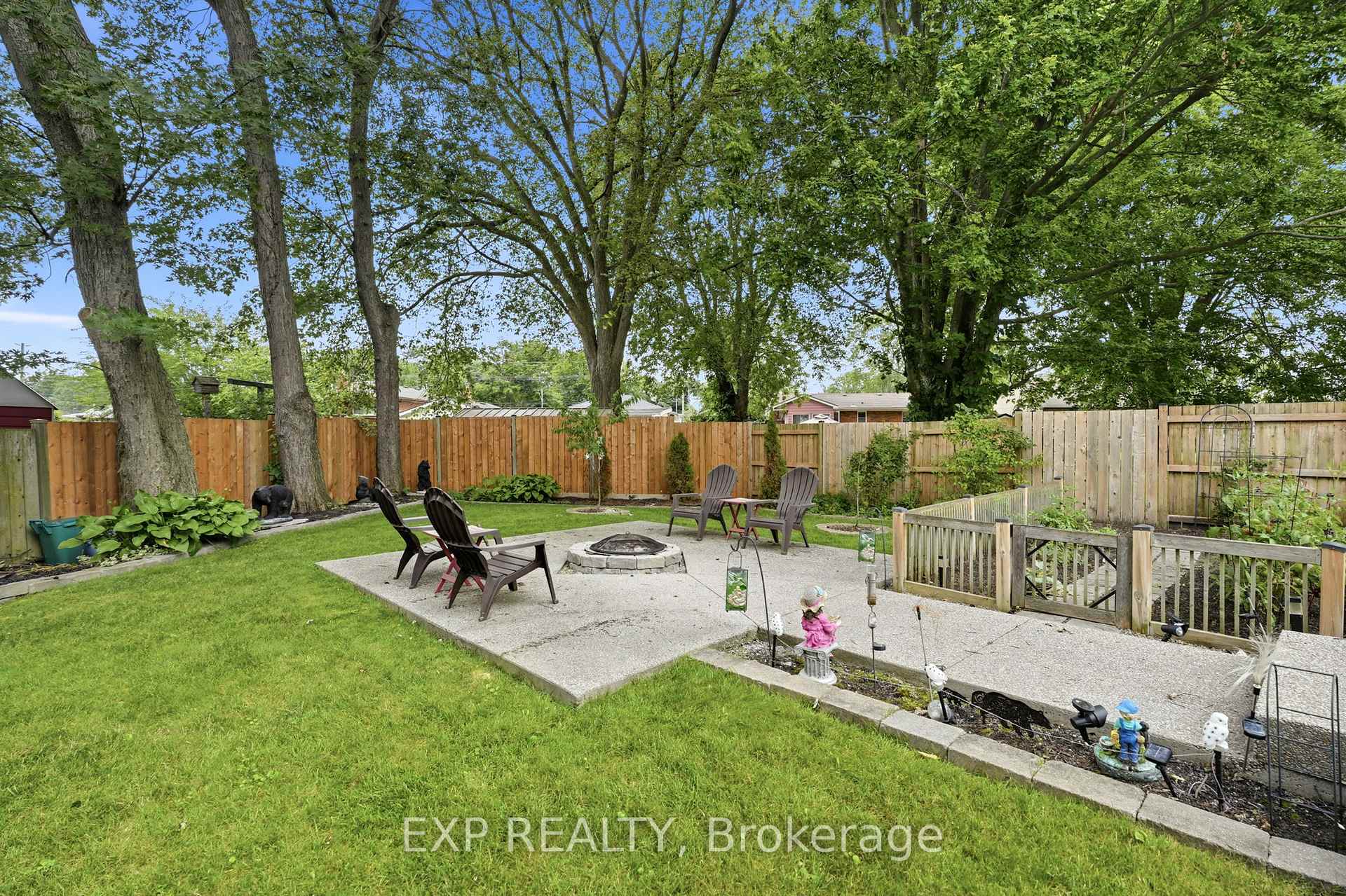 Photo 17 of 14 Apple Court, Welland, N. Welland — HOMEH