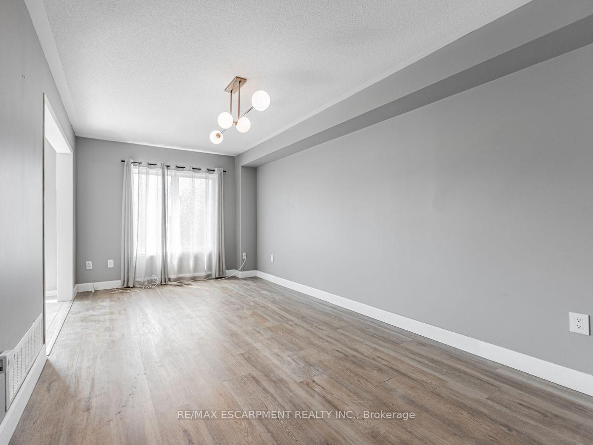 Photo 4 of 3352 Mikalda Road, Burlington, Alton — HOMEH