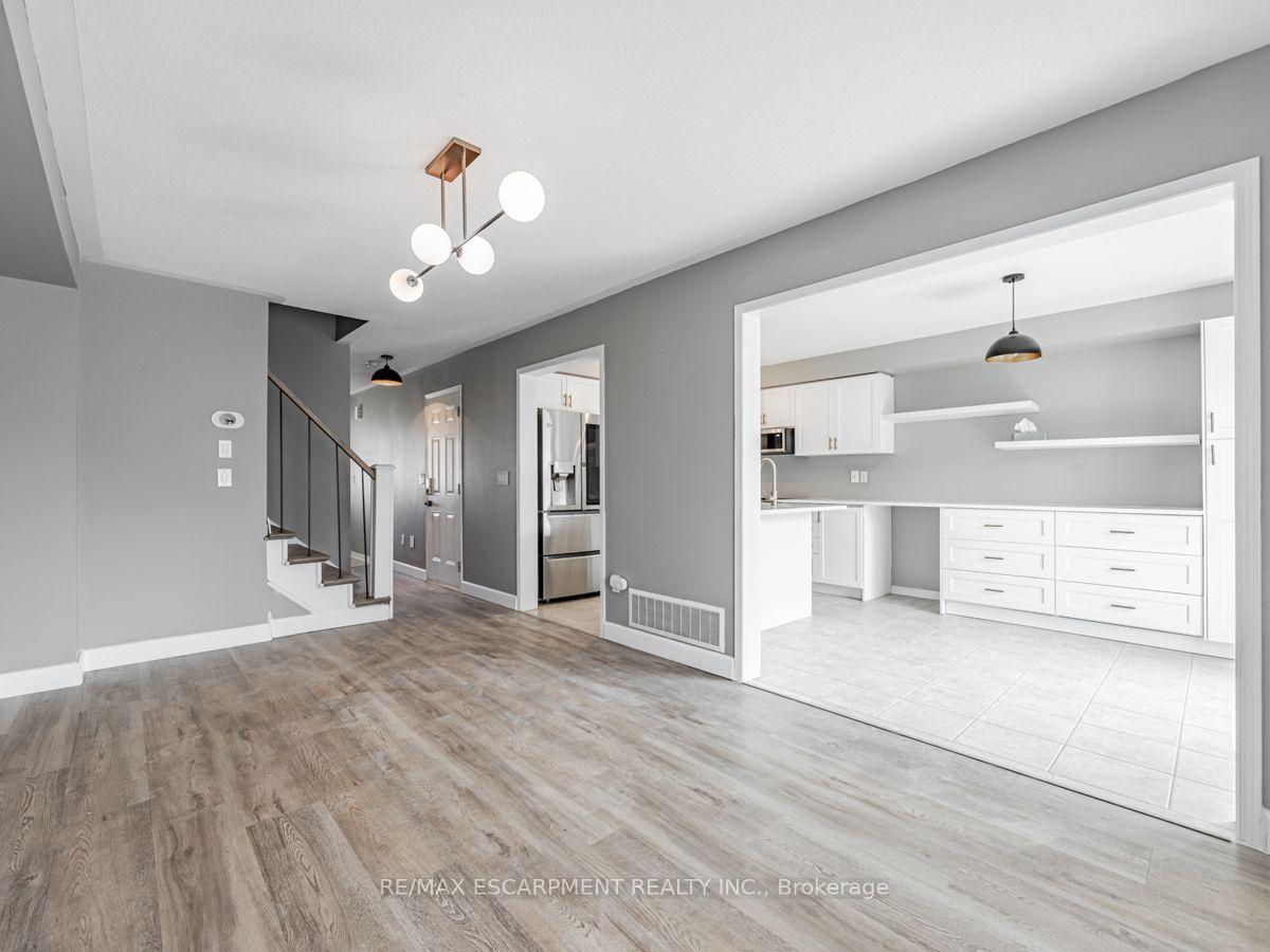 Photo 6 of 3352 Mikalda Road, Burlington, Alton — HOMEH