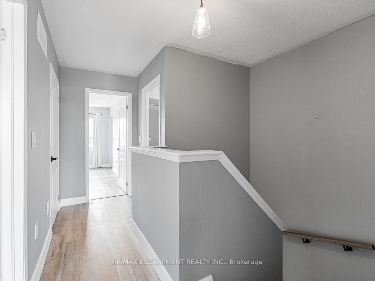 Photo 12 of 3352 Mikalda Road, Burlington, Alton — HOMEH