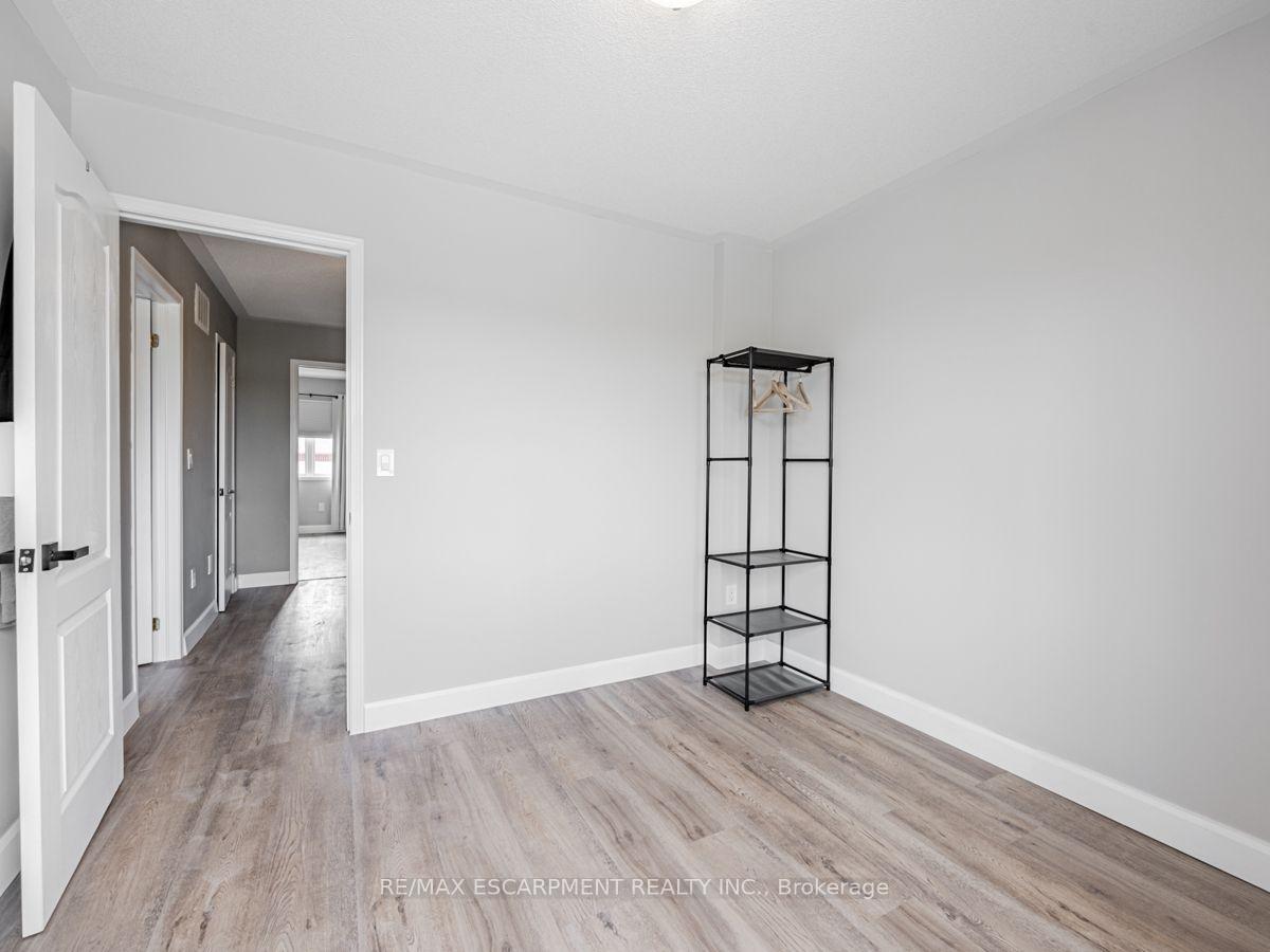 Photo 19 of 3352 Mikalda Road, Burlington, Alton — HOMEH