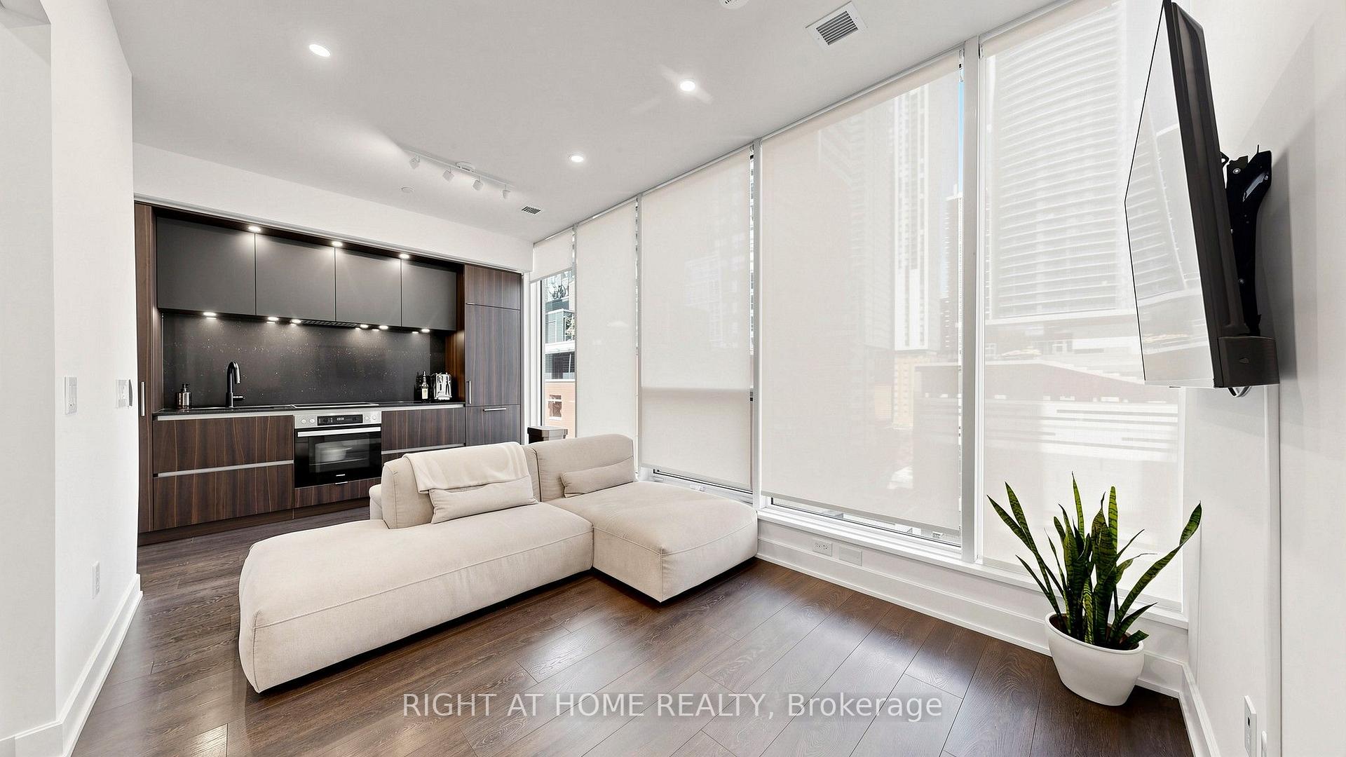 Photo 6 of Unit 819, 15 Mercer Street, Toronto, Waterfront Communities — HOMEH