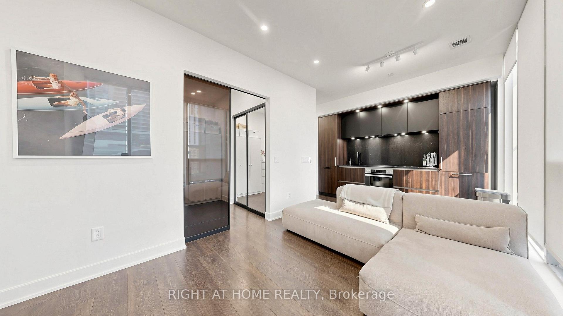 Photo 13 of Unit 819, 15 Mercer Street, Toronto, Waterfront Communities — HOMEH