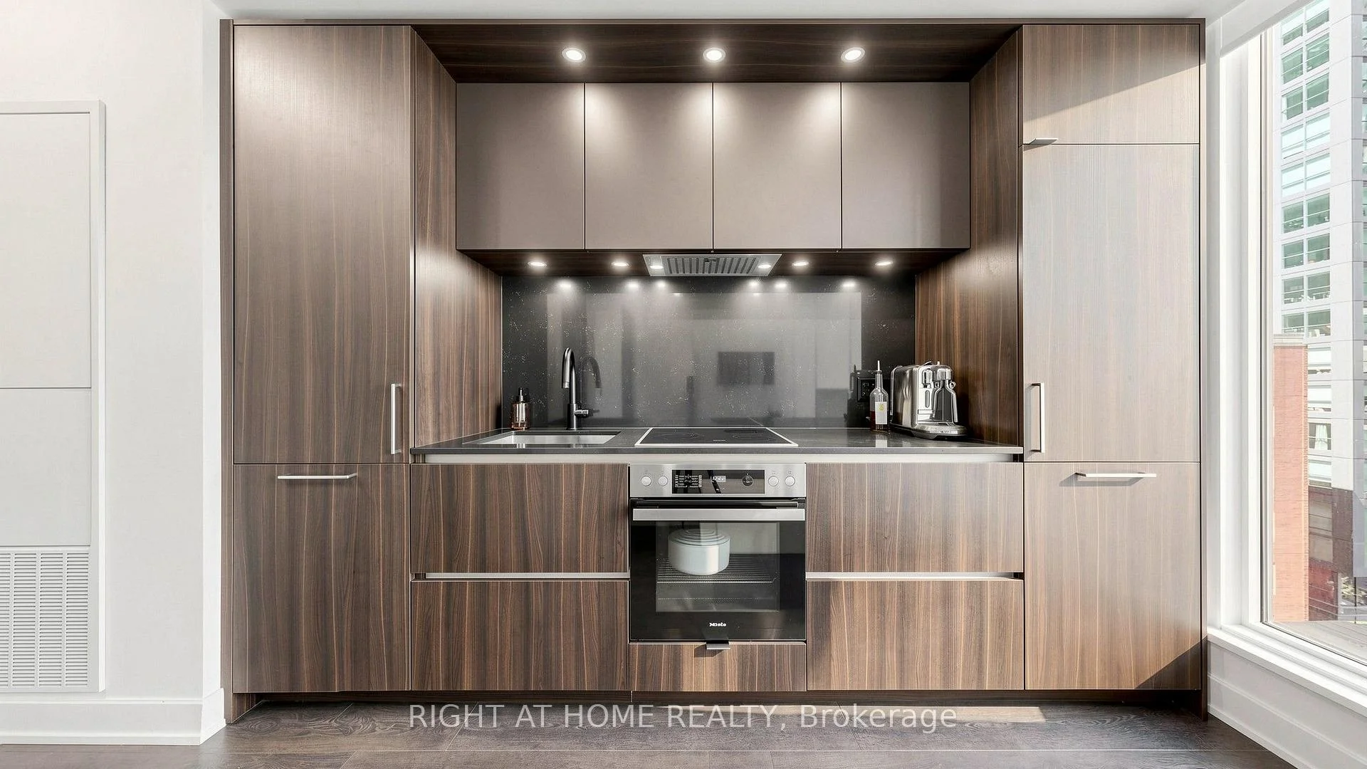 Photo 4 of Unit 819, 15 Mercer Street, Toronto, Waterfront Communities — HOMEH