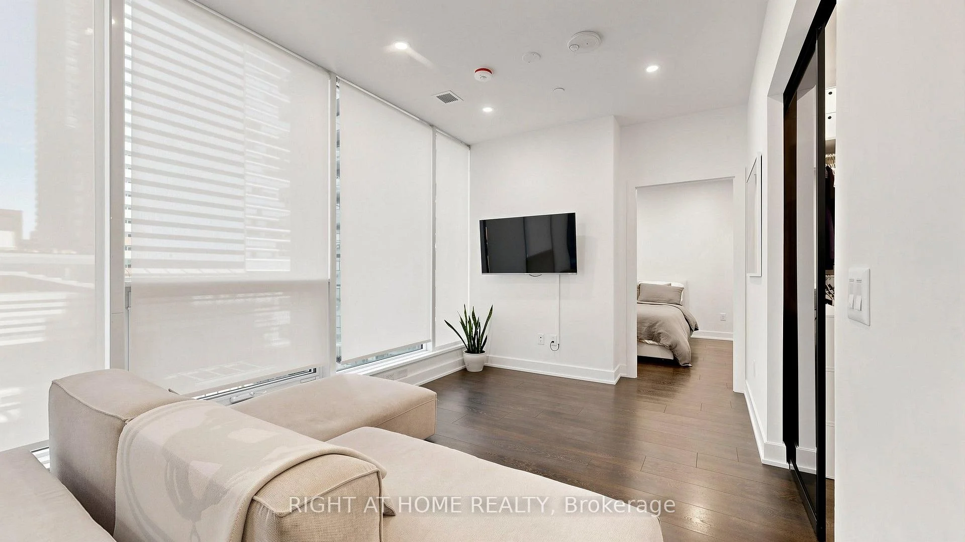 Photo 9 of Unit 819, 15 Mercer Street, Toronto, Waterfront Communities — HOMEH