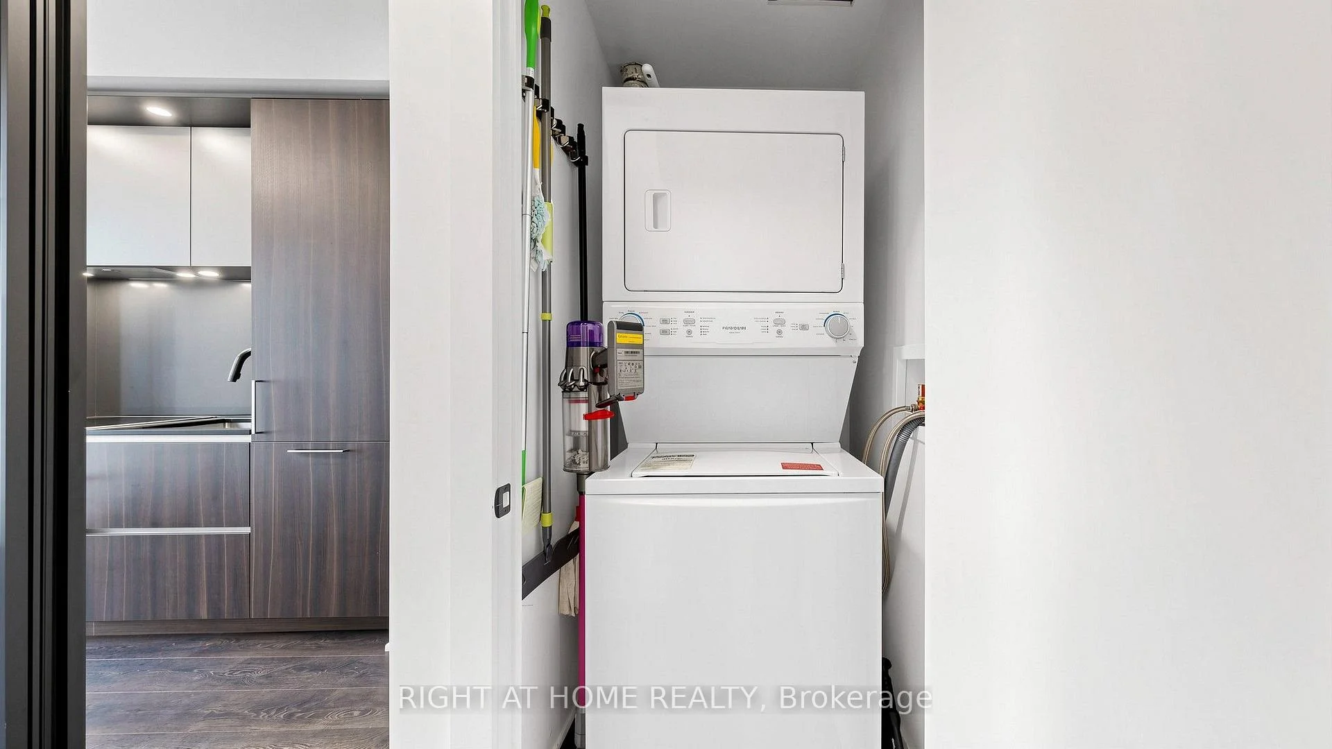 Photo 18 of Unit 819, 15 Mercer Street, Toronto, Waterfront Communities — HOMEH