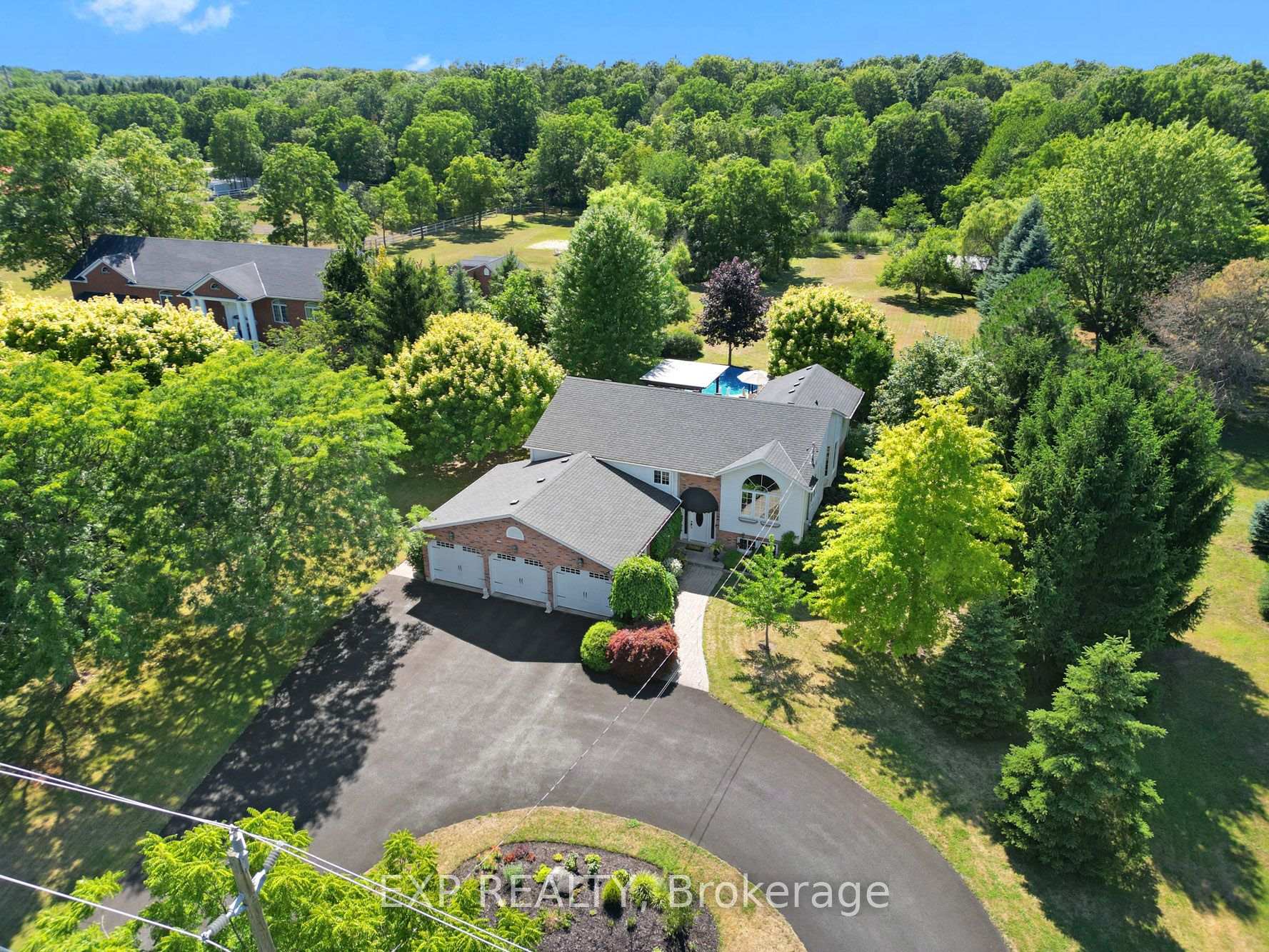 Front of 915 Burleigh Road N