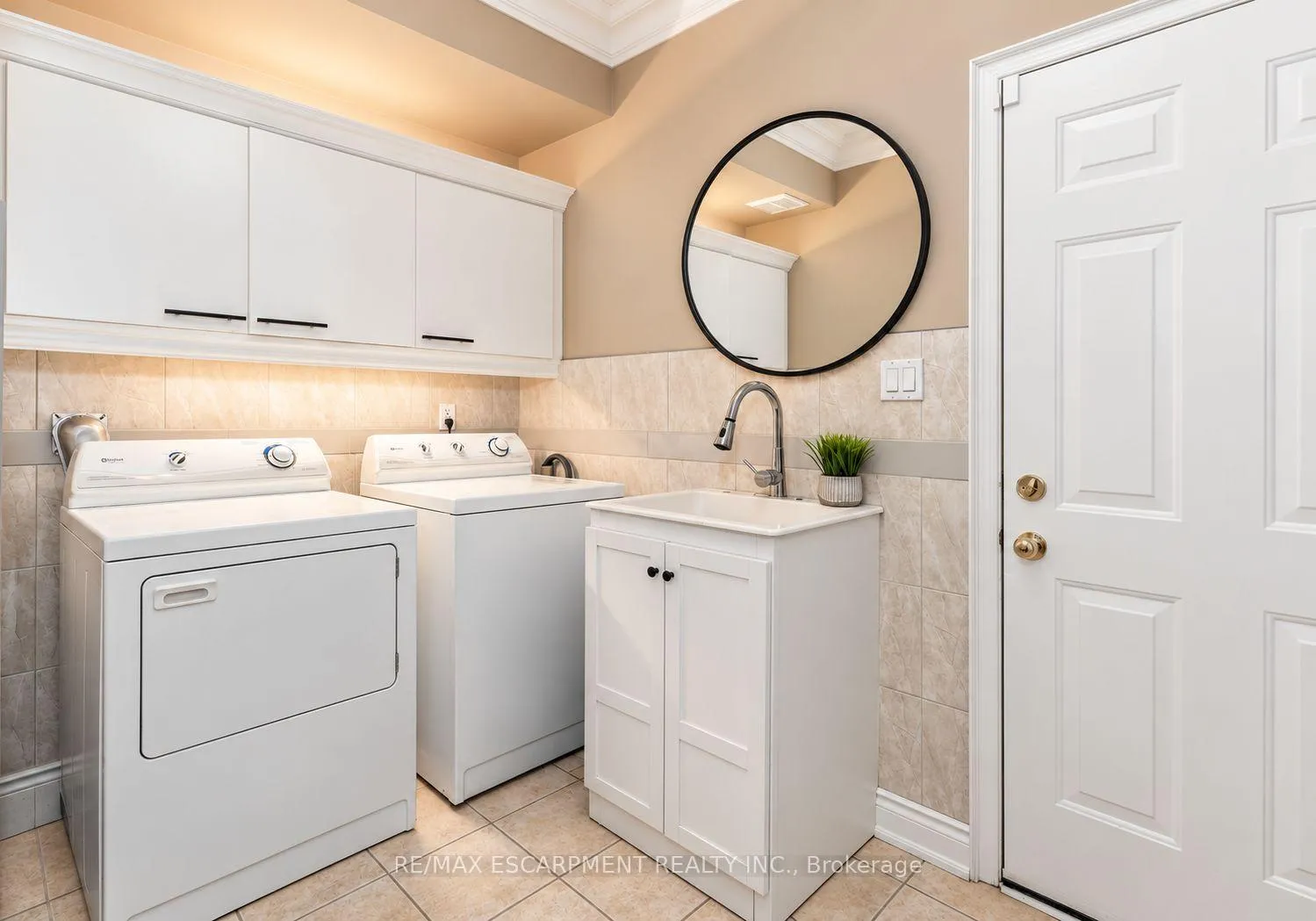 Photo 18 of 151 Moore Crescent, Hamilton, Ancaster — HOMEH